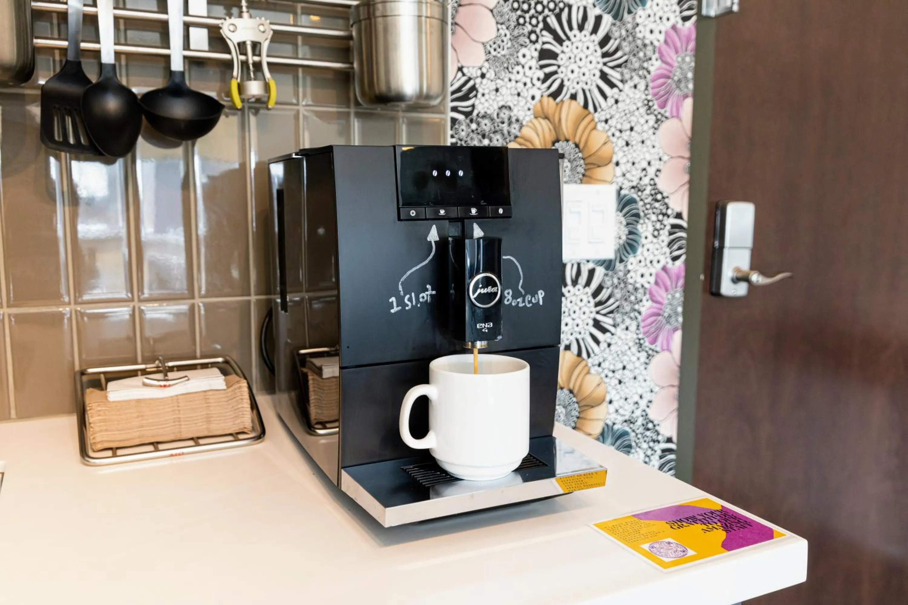 Coffee/tea facilities in Silverbow Inn