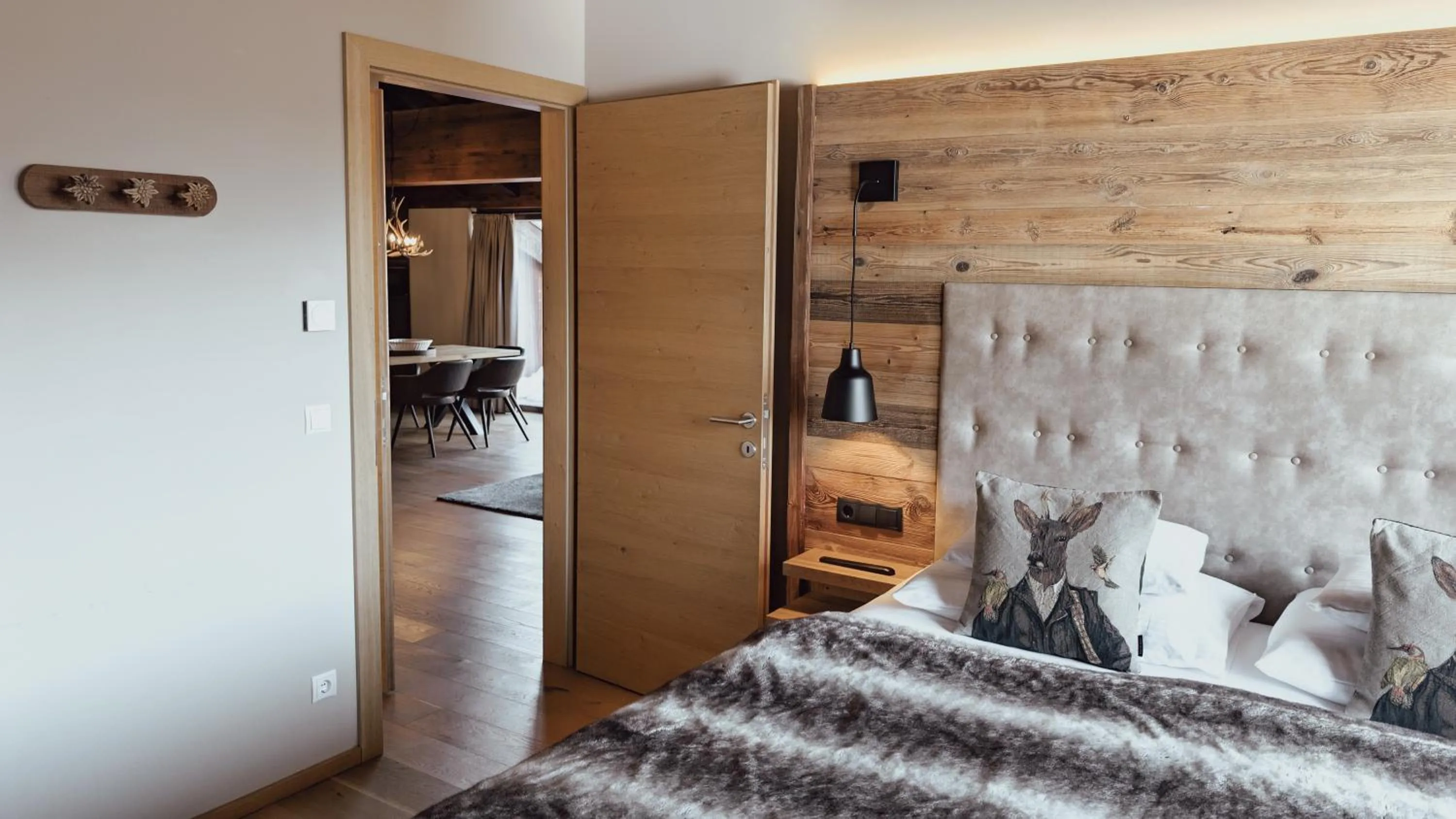 Bedroom, Bed in AlpenParks Hotel & Apartment Arlberg Warth mit Pool