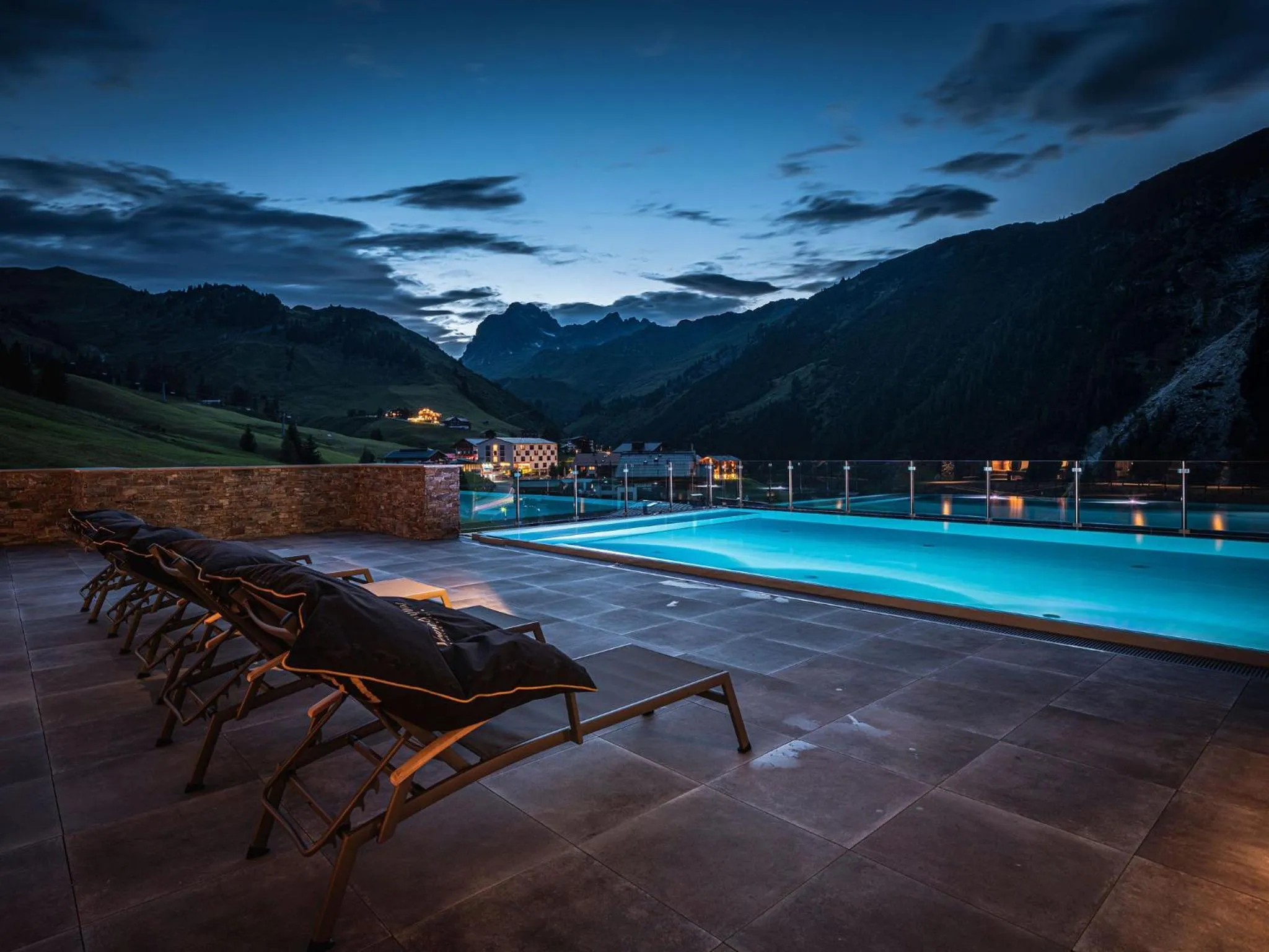 Swimming pool in AlpenParks Hotel & Apartment Arlberg Warth mit Pool