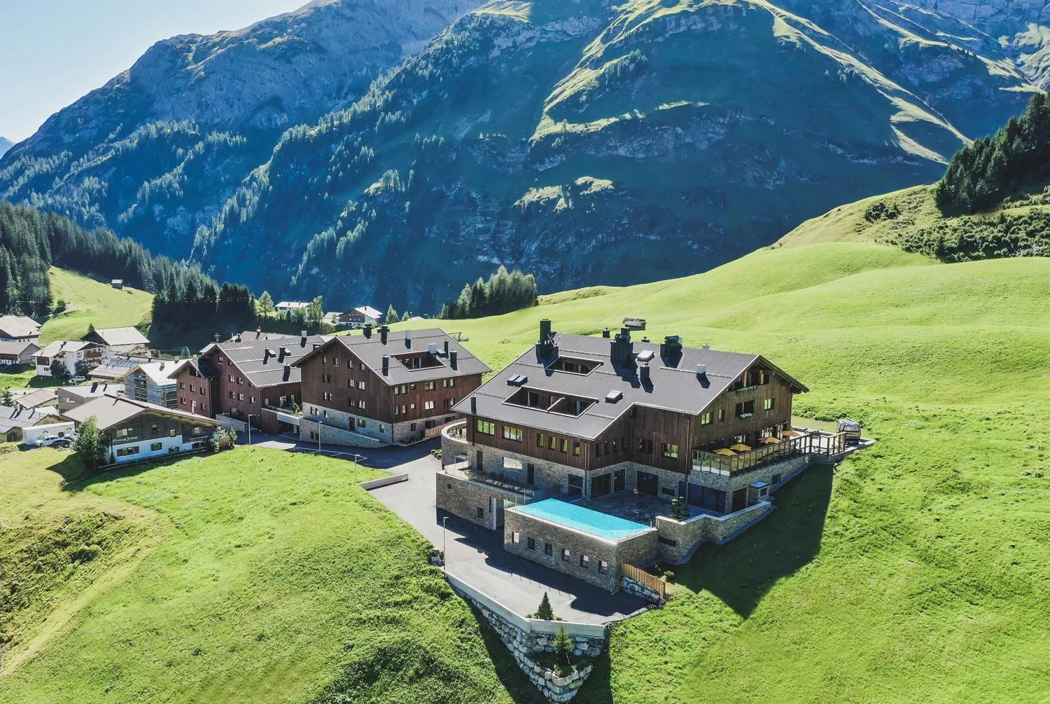 Property building in AlpenParks Hotel & Apartment Arlberg Warth mit Pool