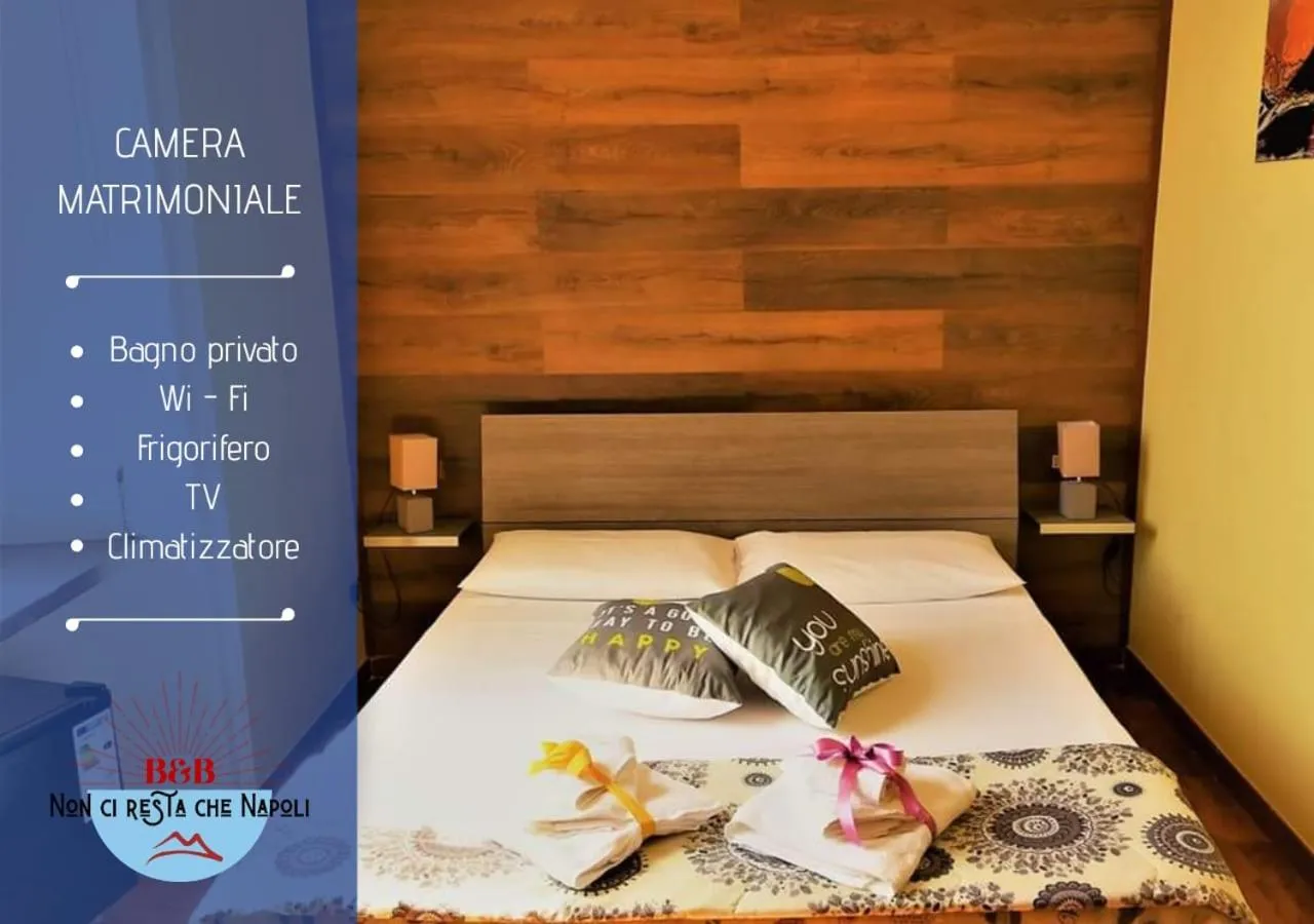 Bedroom, Bed in Non ci resta che Napoli