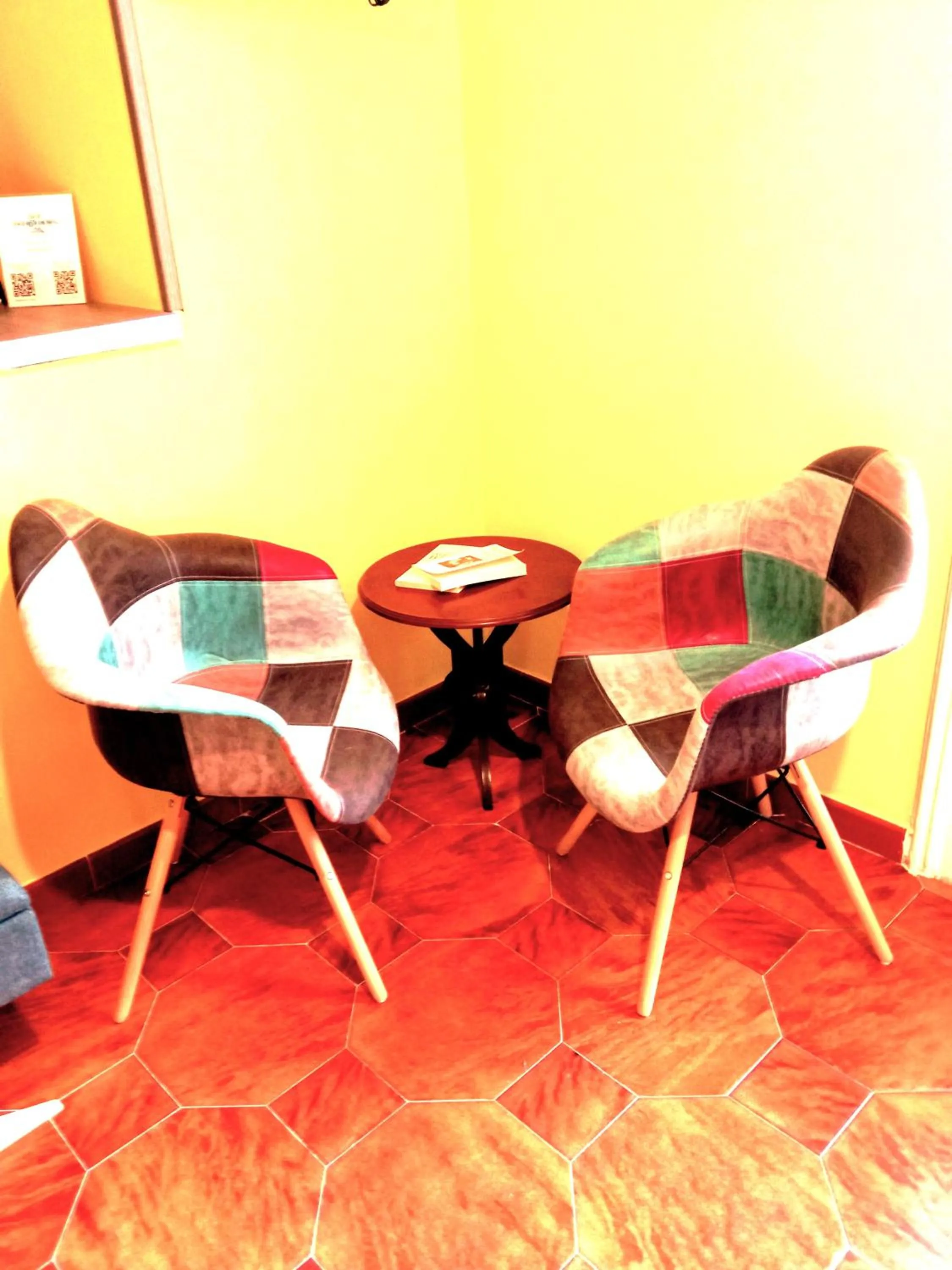 Living room in Non ci resta che Napoli