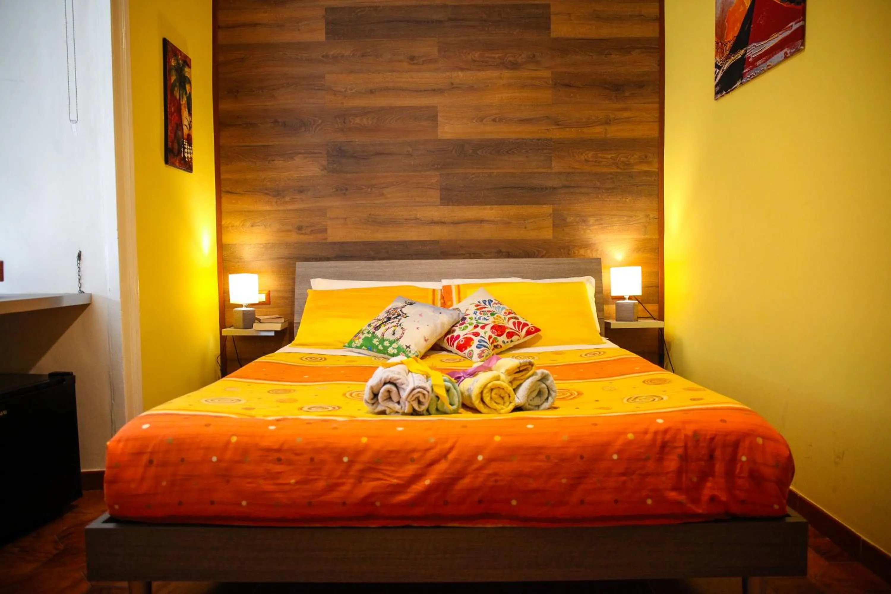 Bed in Non ci resta che Napoli