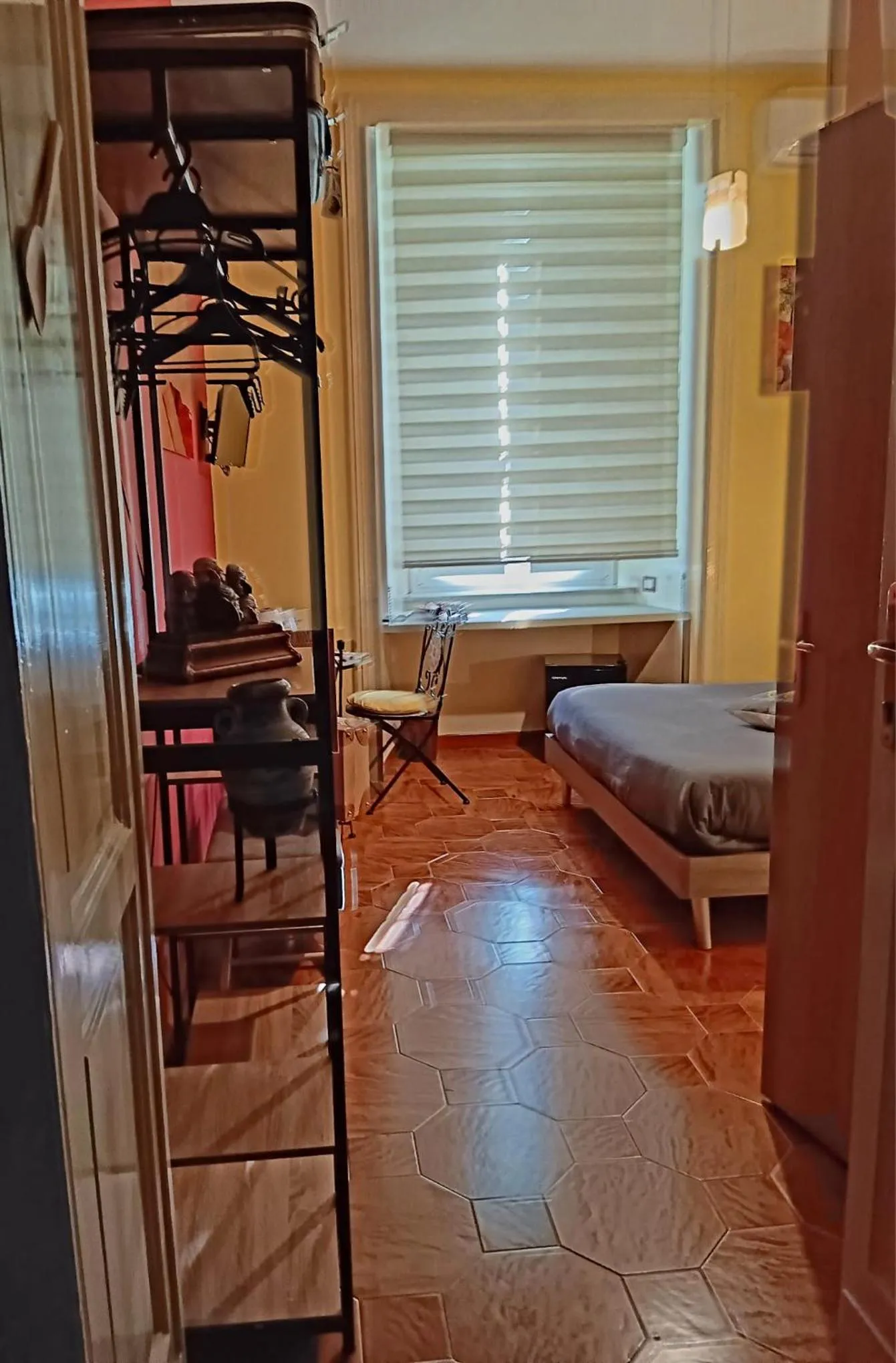 Bed in Non ci resta che Napoli