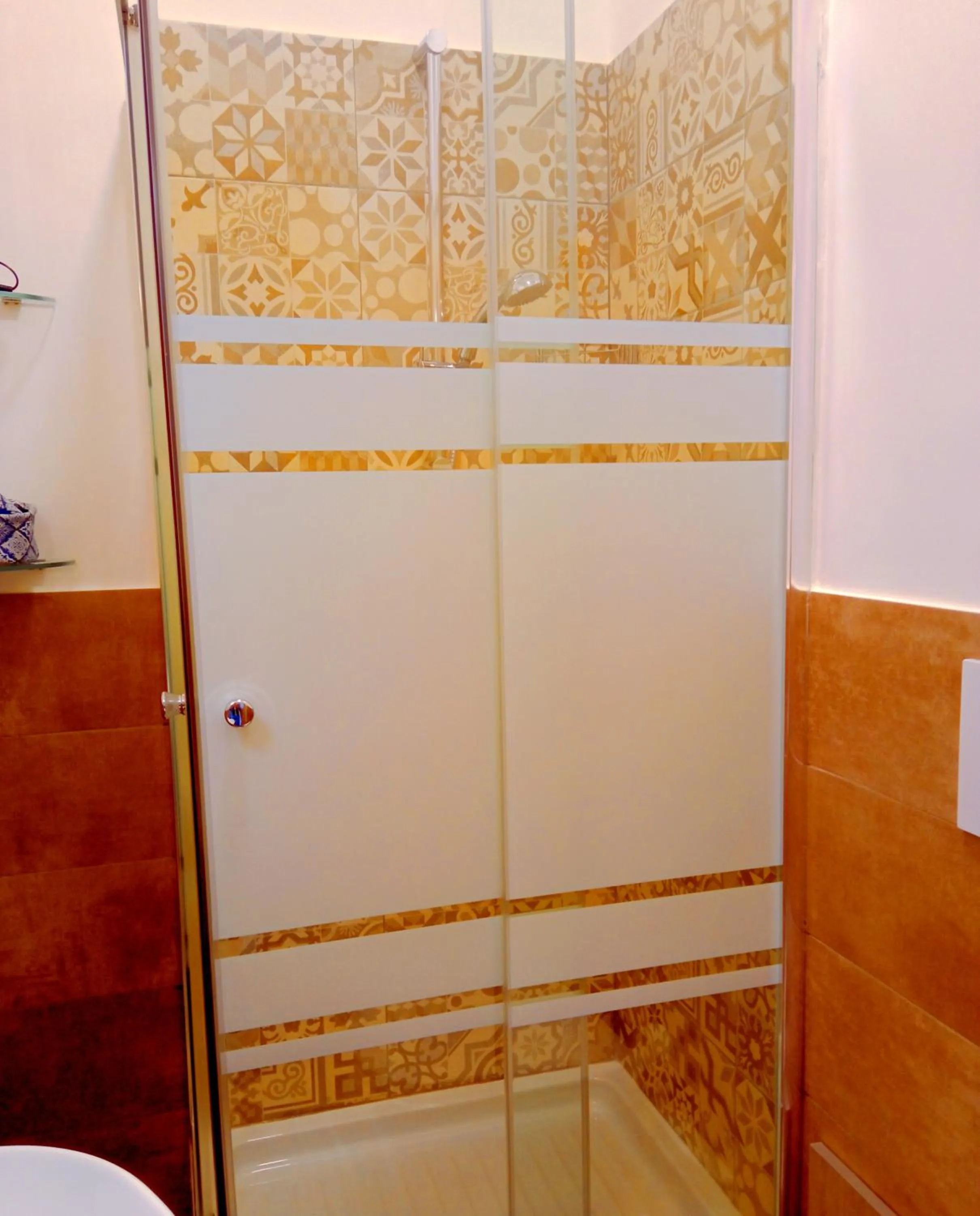 Bathroom in Non ci resta che Napoli