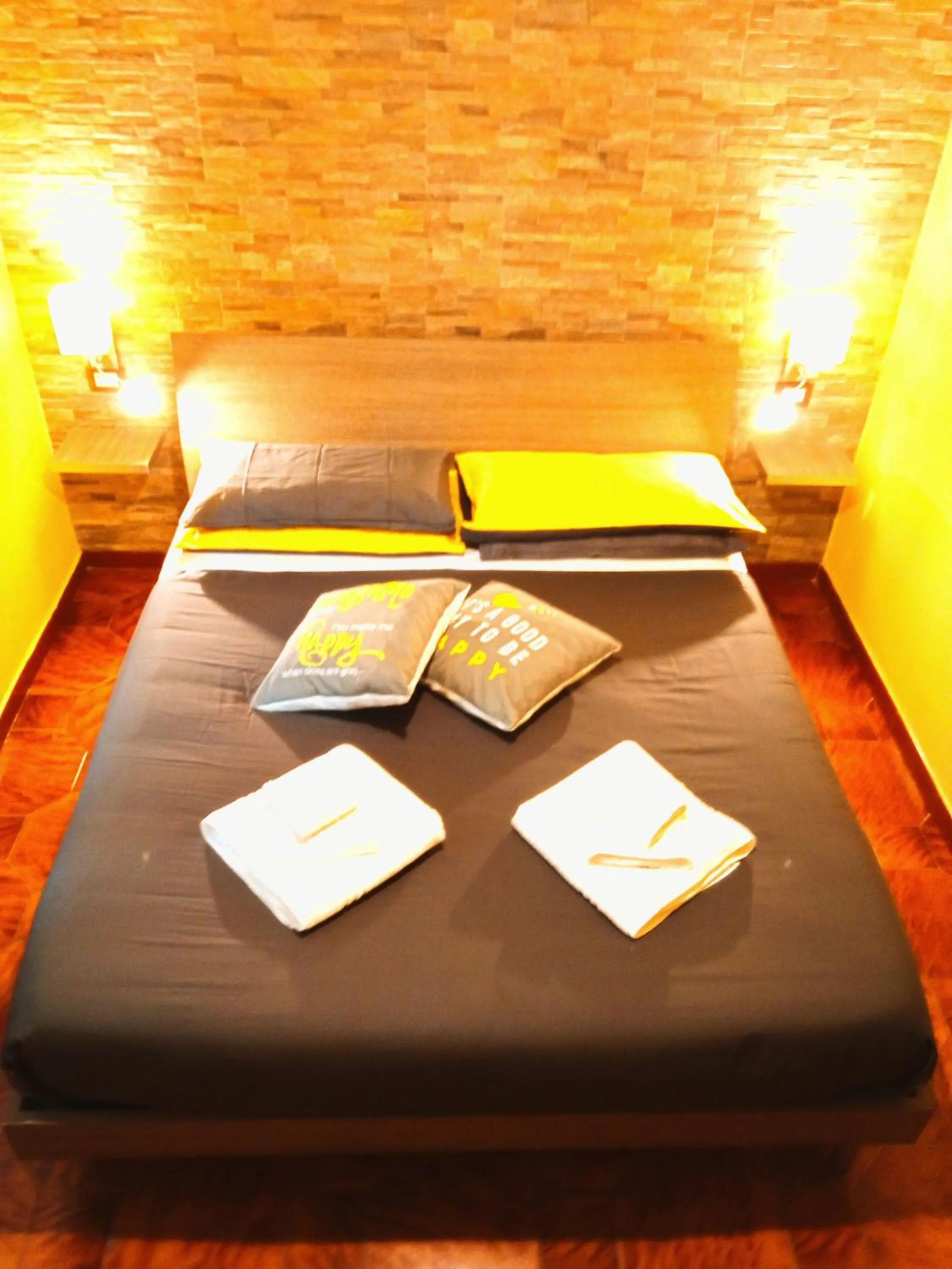 Bed in Non ci resta che Napoli