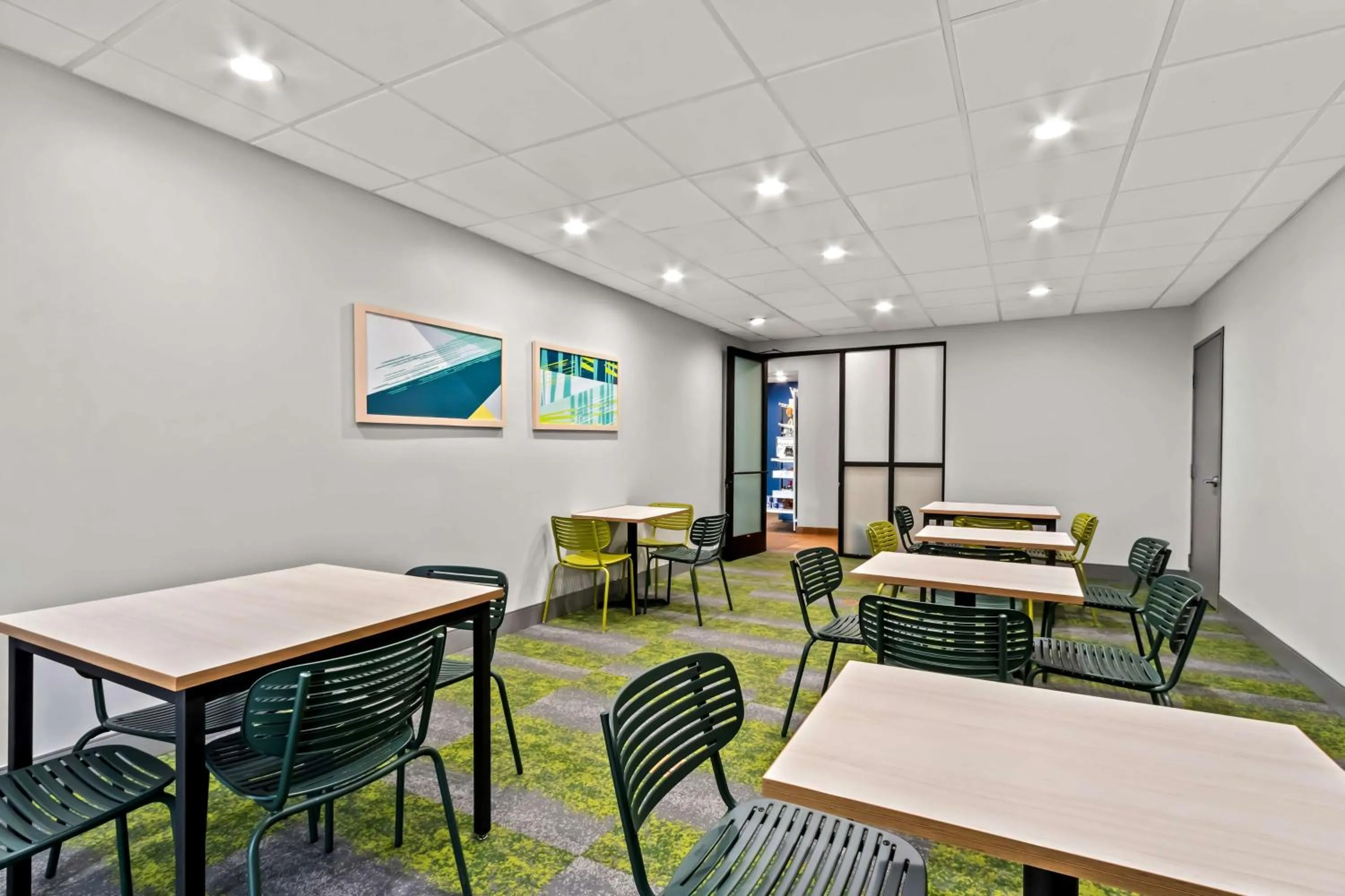 Meeting/conference room in Spark by Hilton Phoenix East Mesa