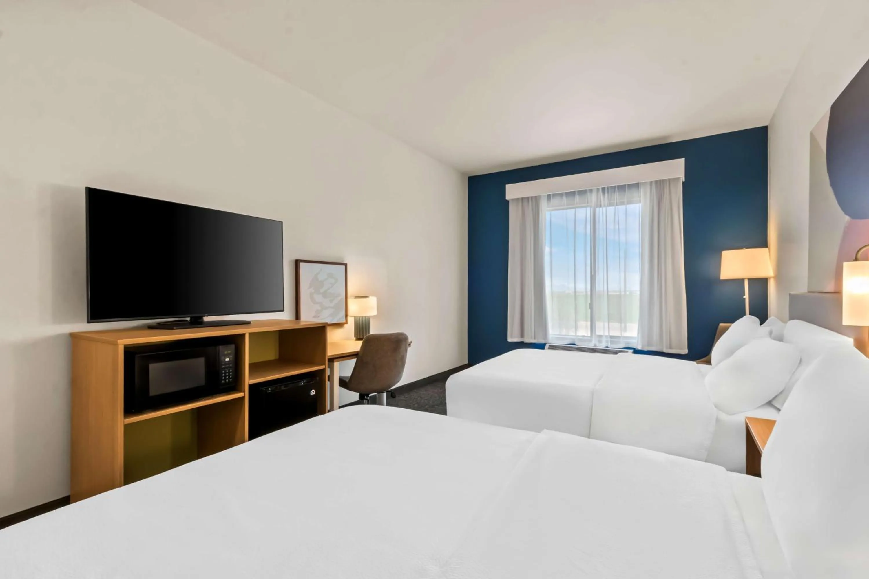 Bedroom, Bed in Spark by Hilton Phoenix East Mesa