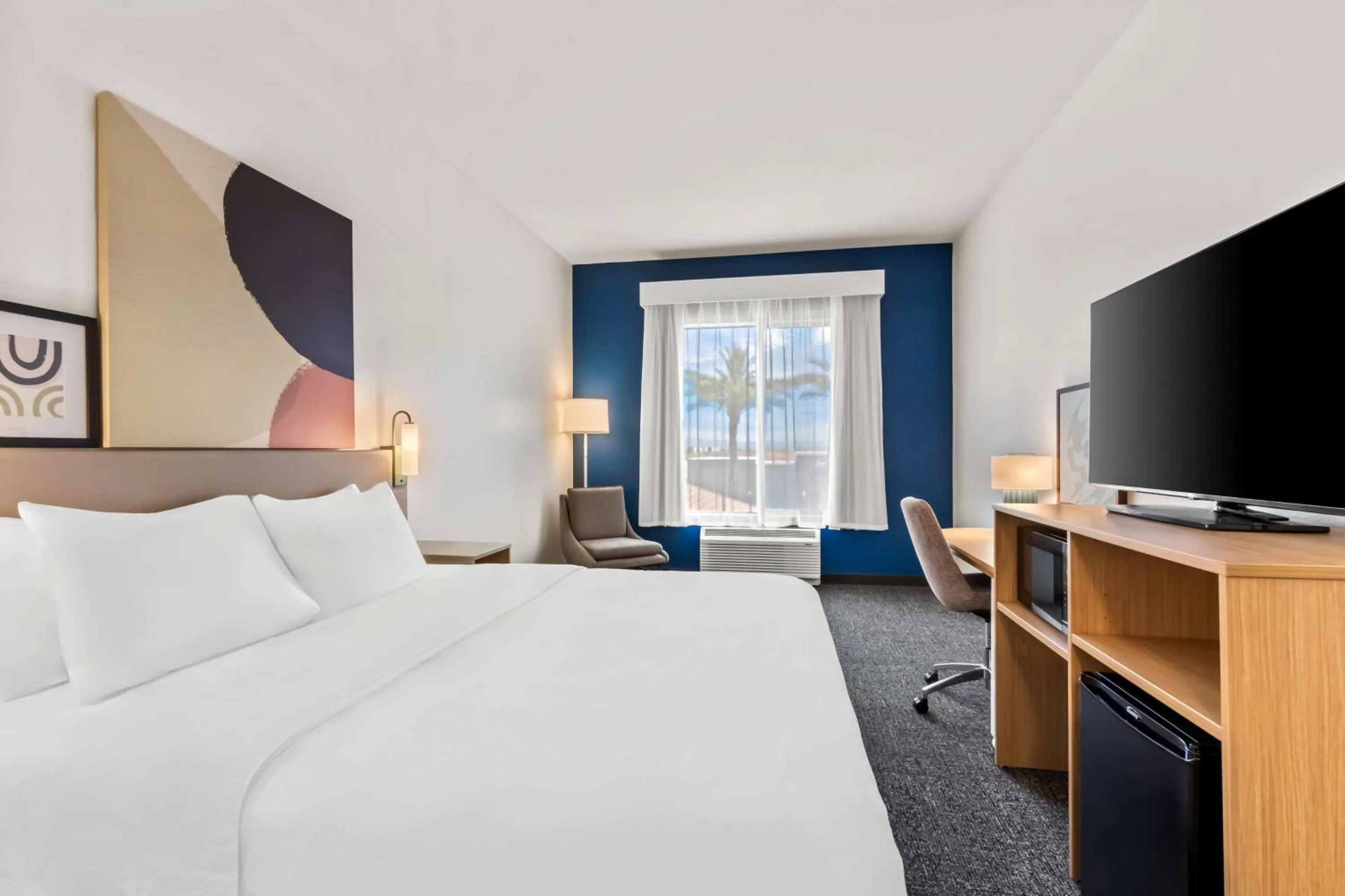 Bed in Legacy Inn & Suites