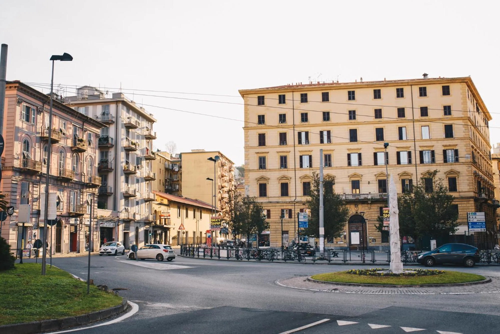 Property building in Affittacamere Superior del Golfo e delle 5 Terre