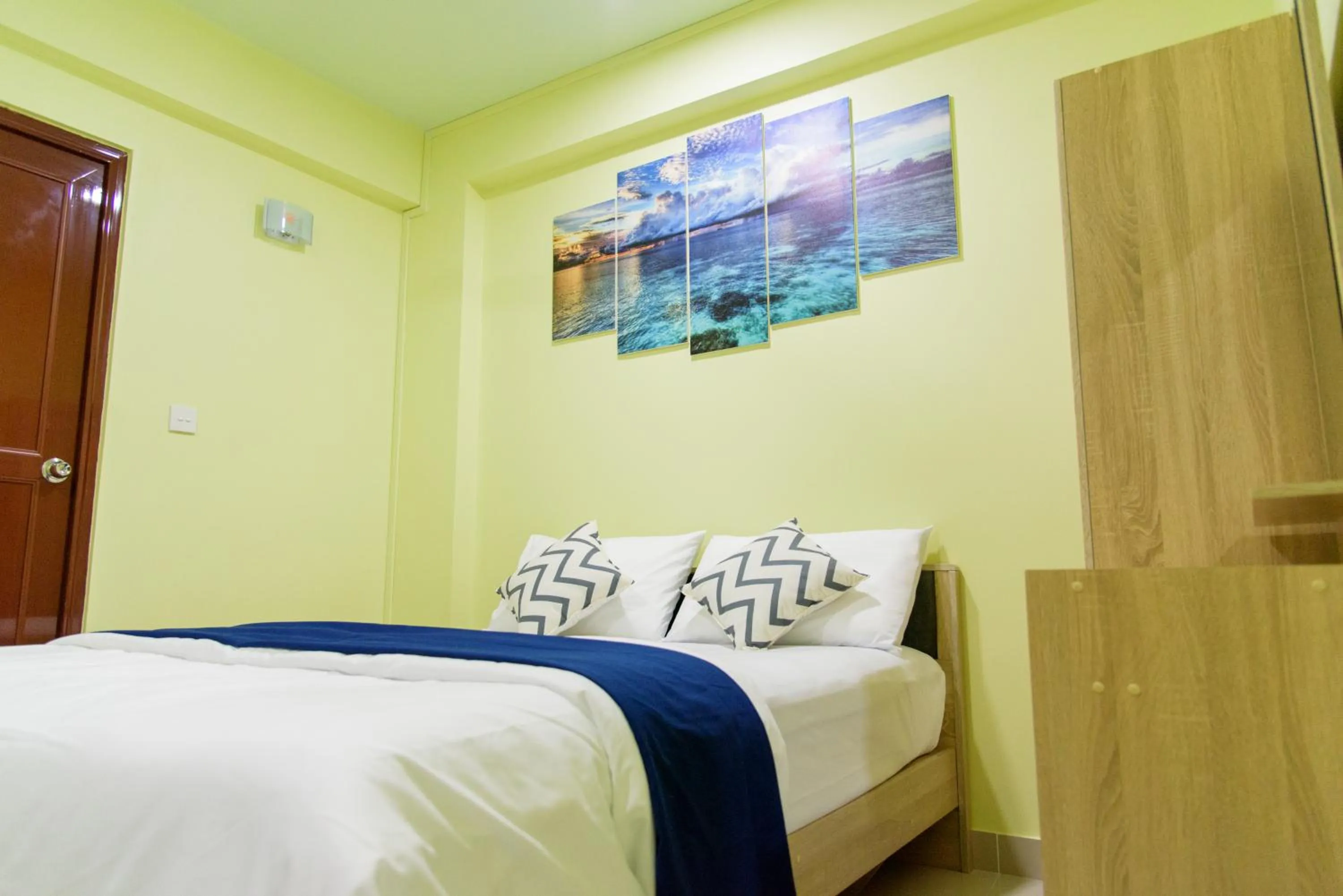 Property building, Bed in Tourist Inn