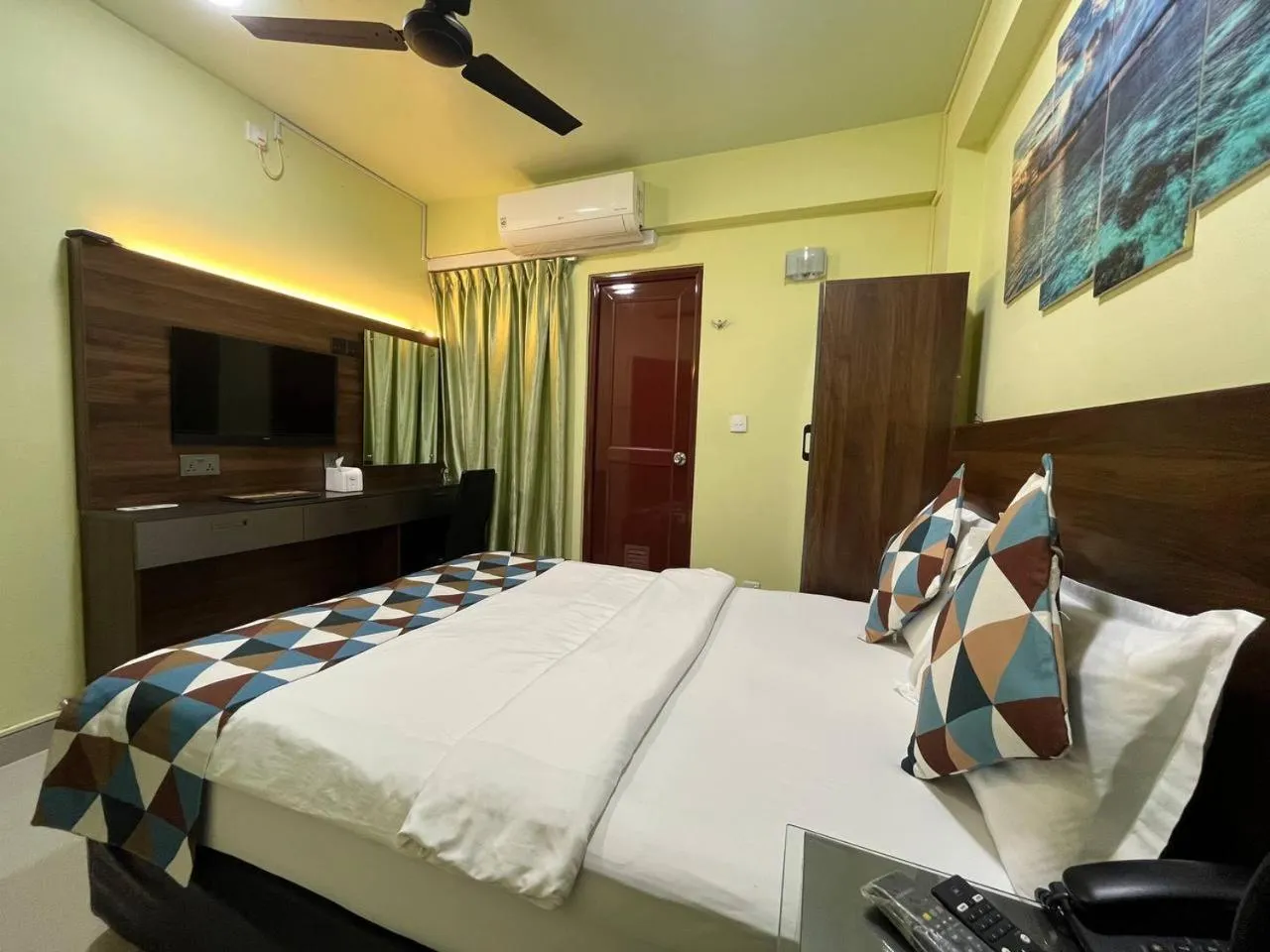 TV and multimedia, Bed in Tourist Inn