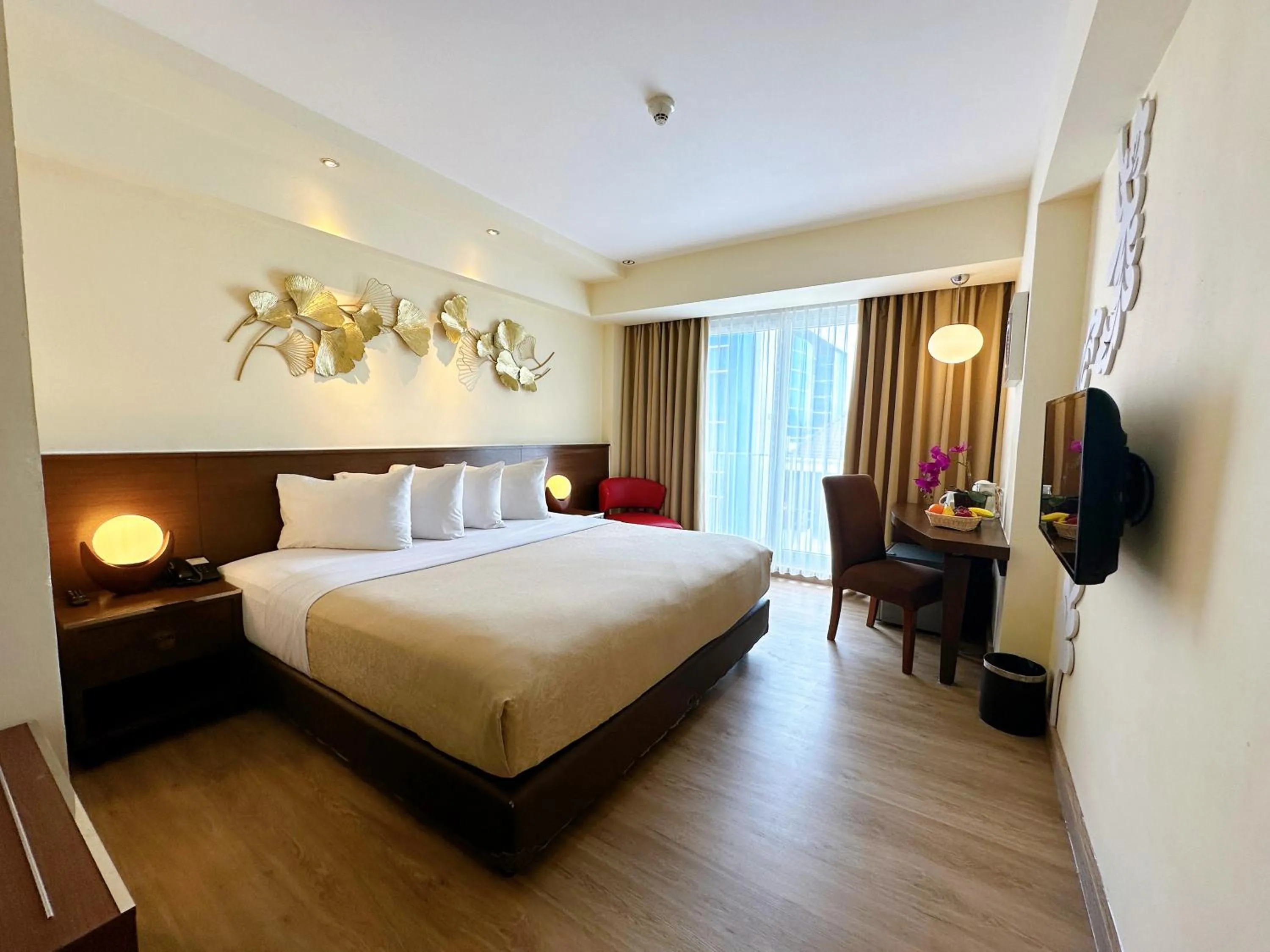 Photo of the whole room, Bed in Atanaya Kuta Bali