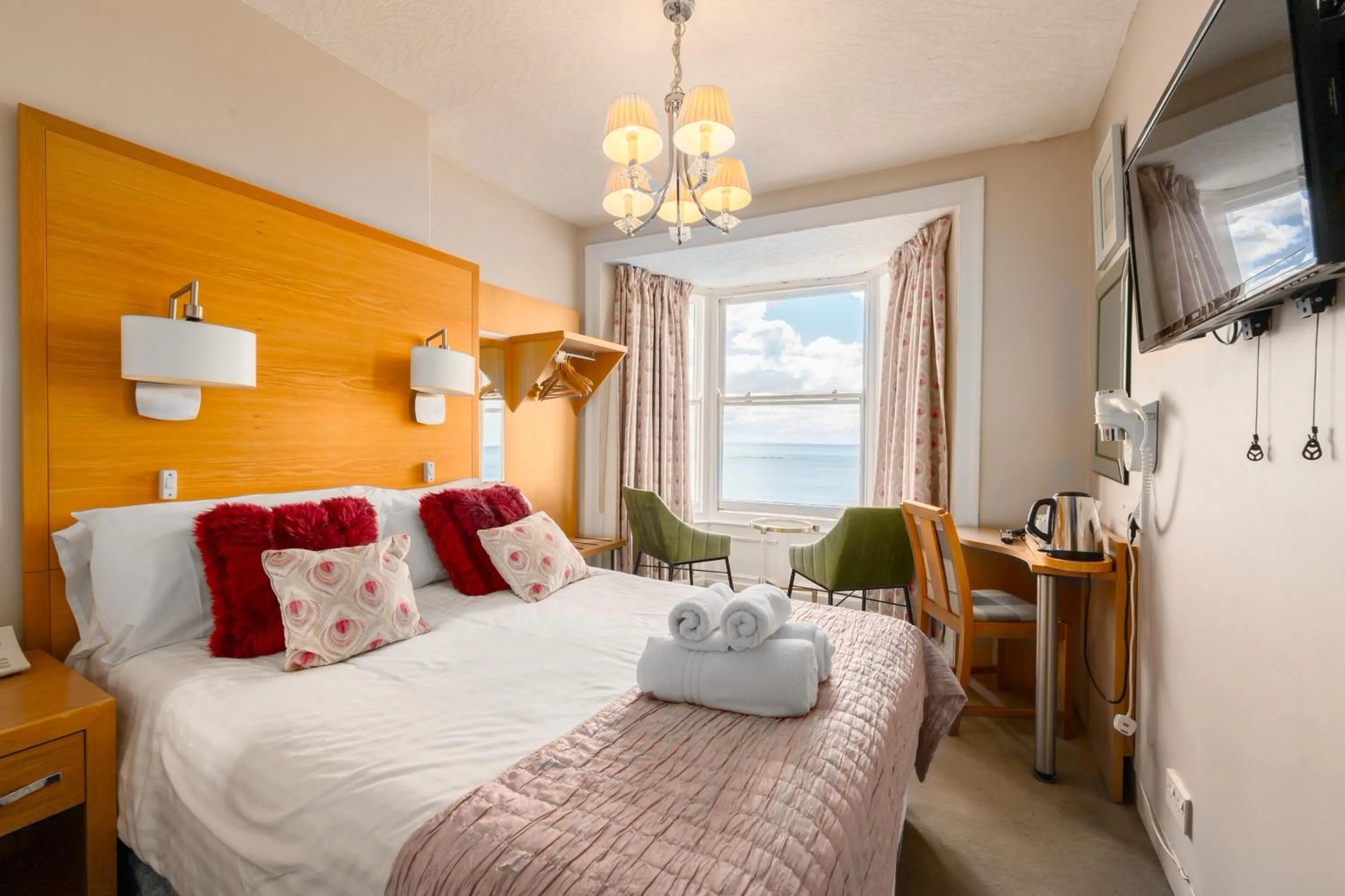 Bed in Gwesty'r Marine Hotel & Spa