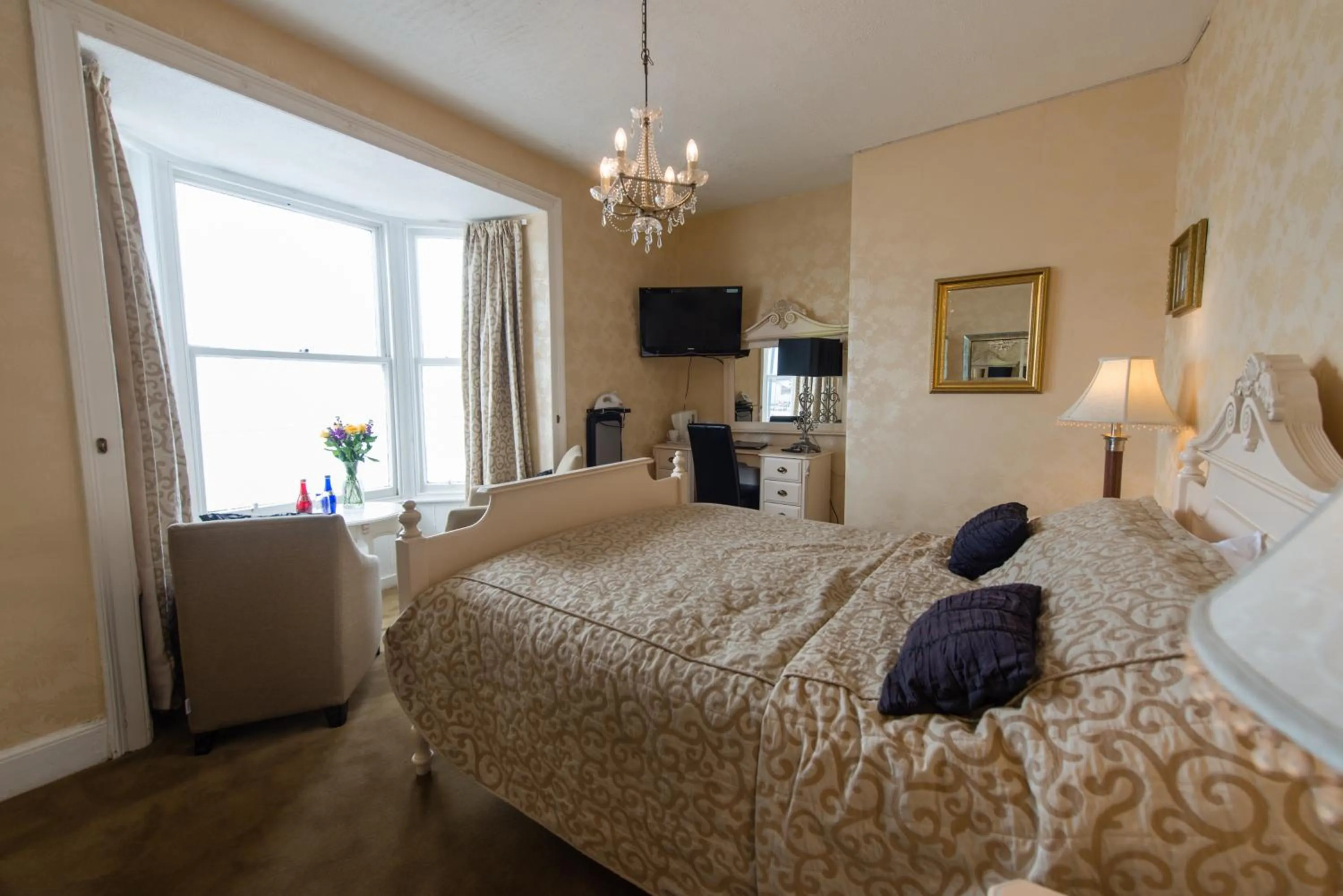 Bedroom, Bed in Gwesty'r Marine Hotel & Spa