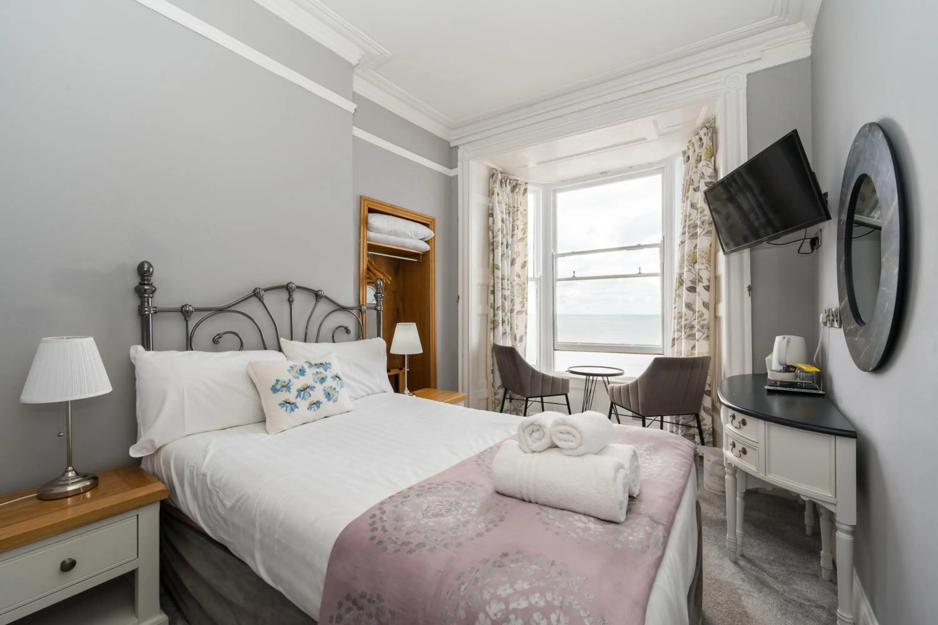 Bed in Gwesty'r Marine Hotel & Spa