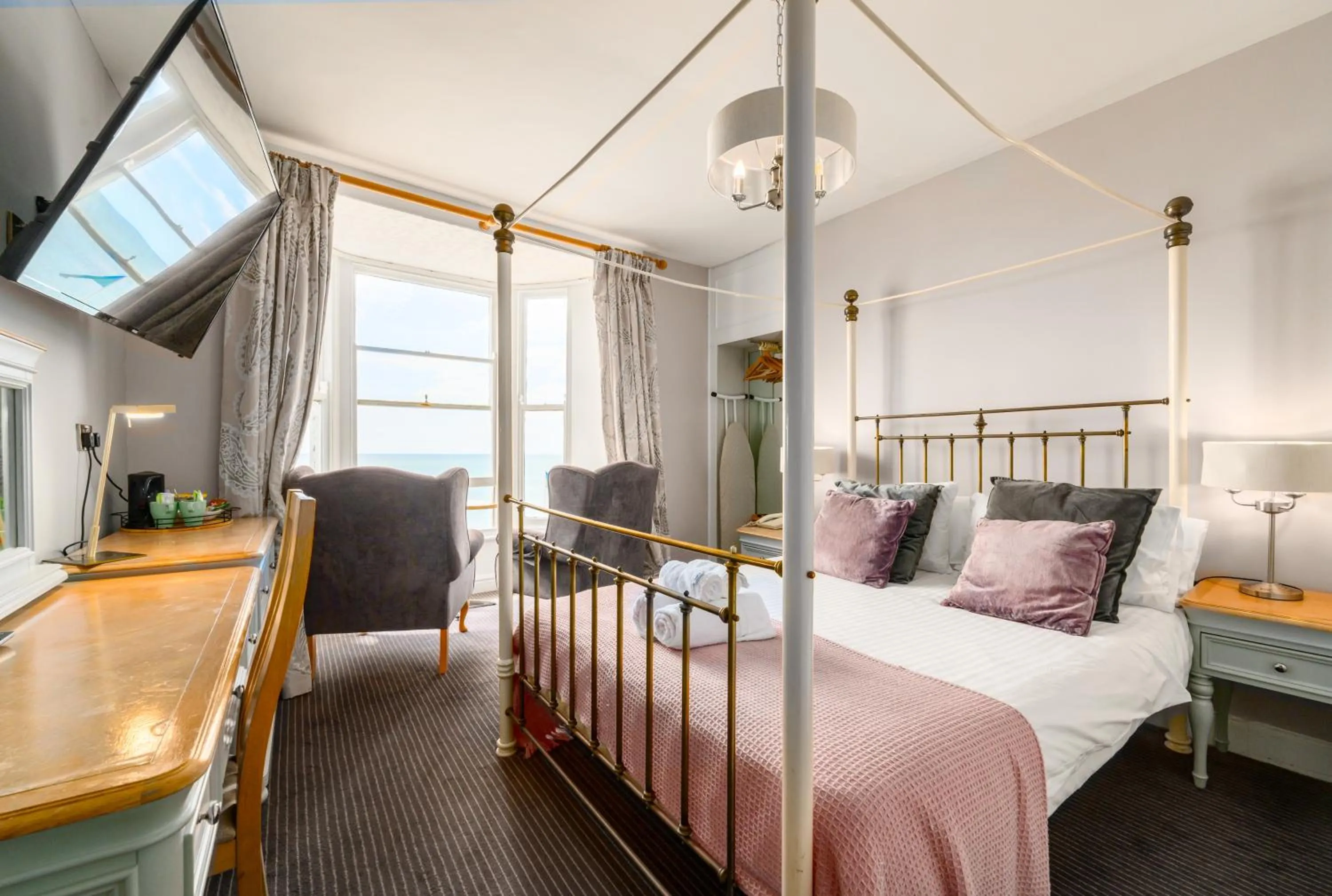 Bed in Gwesty'r Marine Hotel & Spa