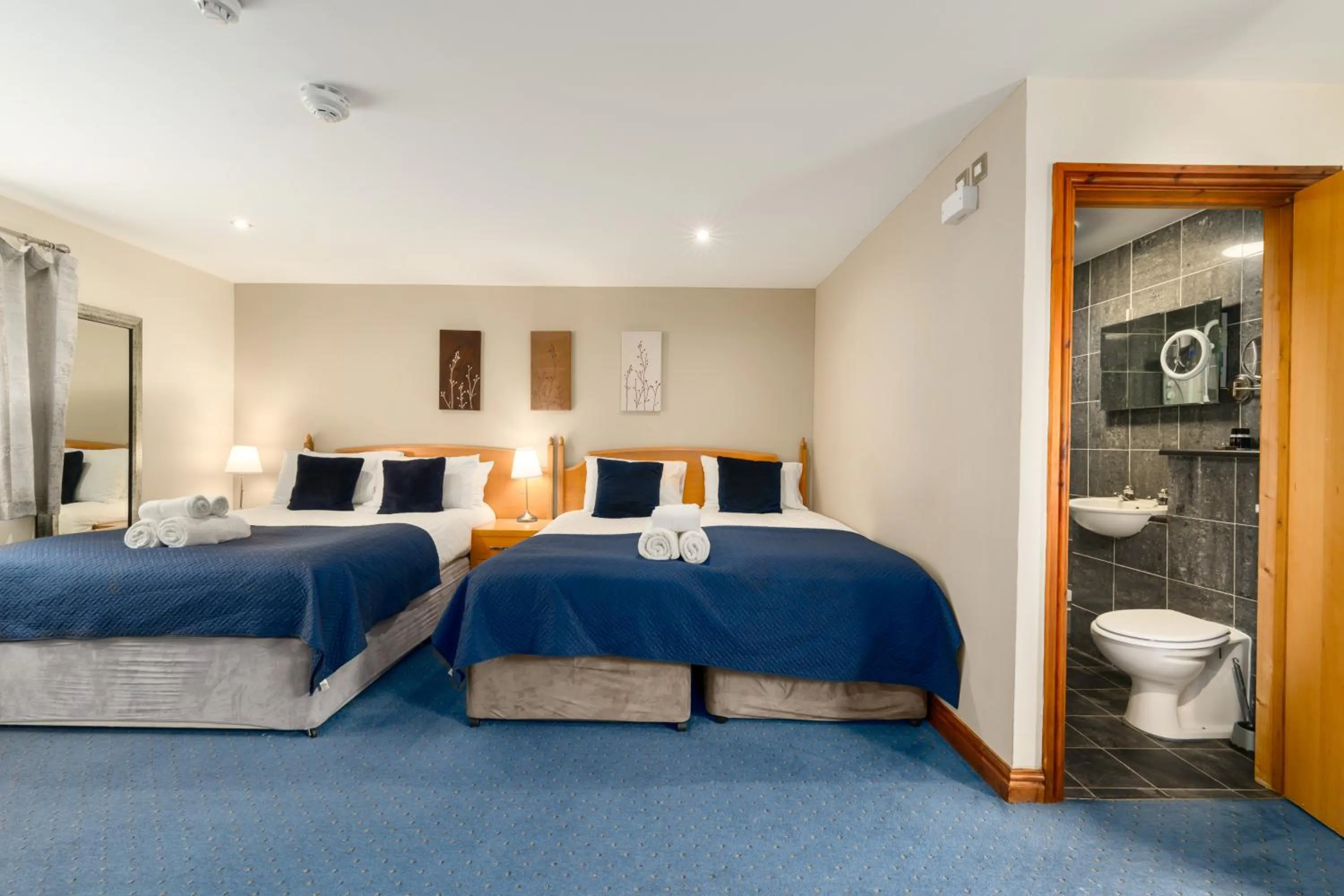 Bed in Gwesty'r Marine Hotel & Spa