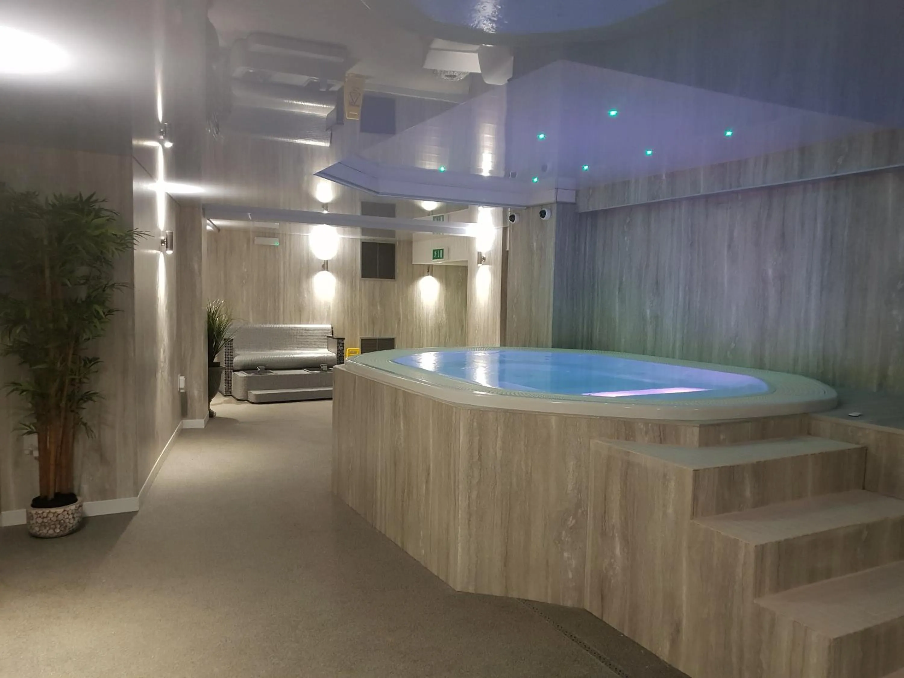 Hot Tub in Gwesty'r Marine Hotel & Spa