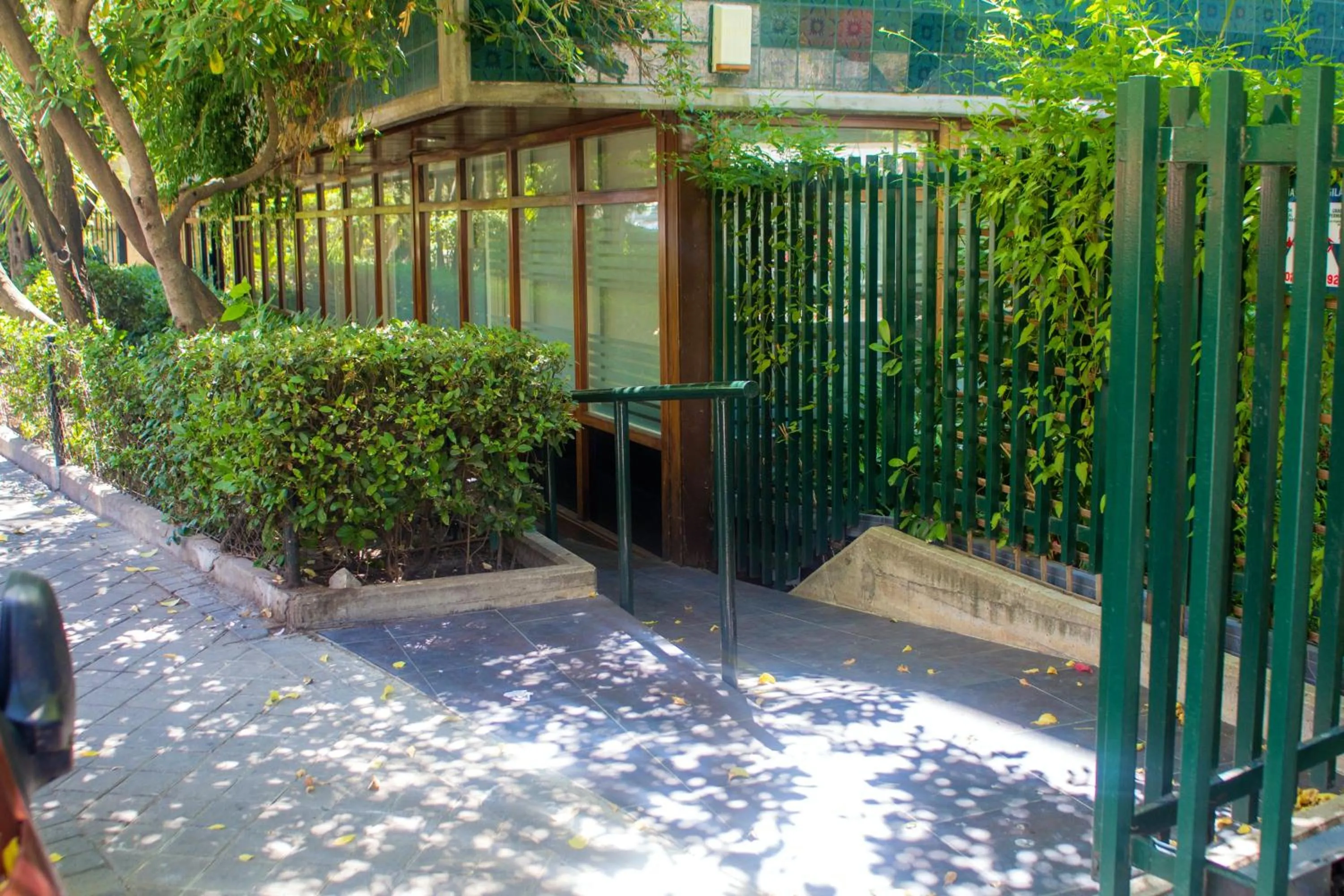 Facade/entrance in Quiet Studio in Madrid - 35 m² with Shared Pool