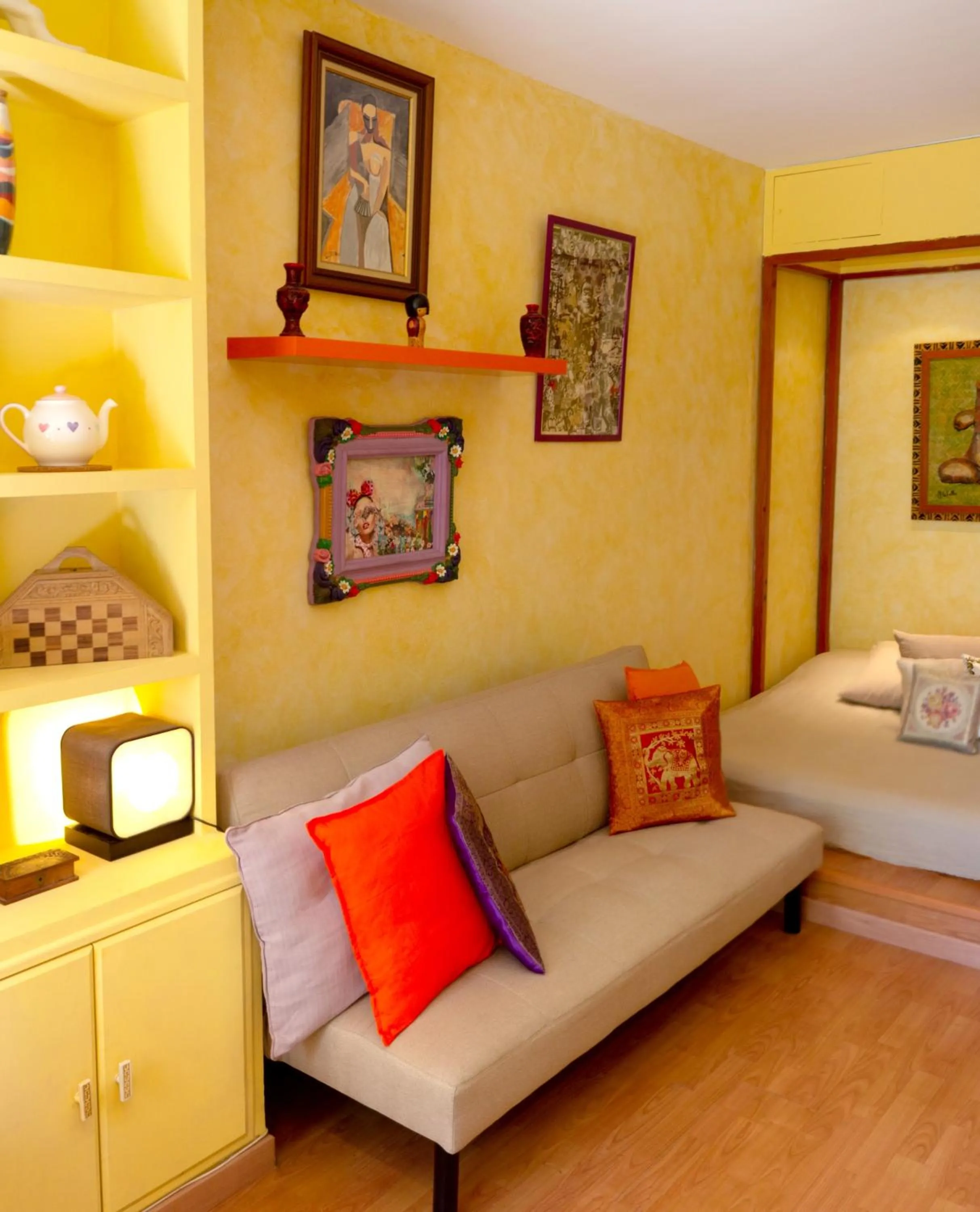 Living room in Quiet Studio in Madrid - 35 m² with Shared Pool