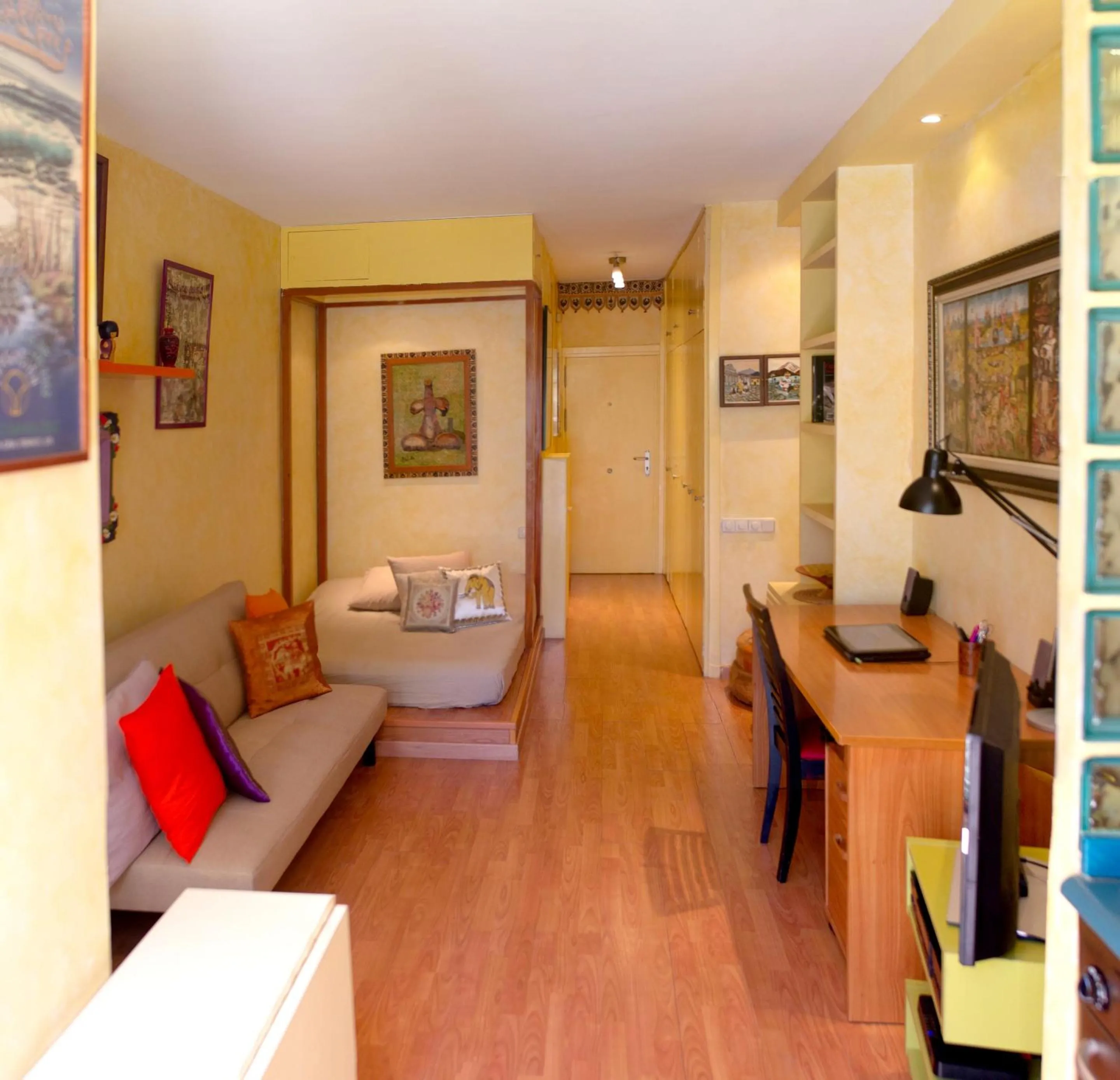 Living room in Quiet Studio in Madrid - 35 m² with Shared Pool