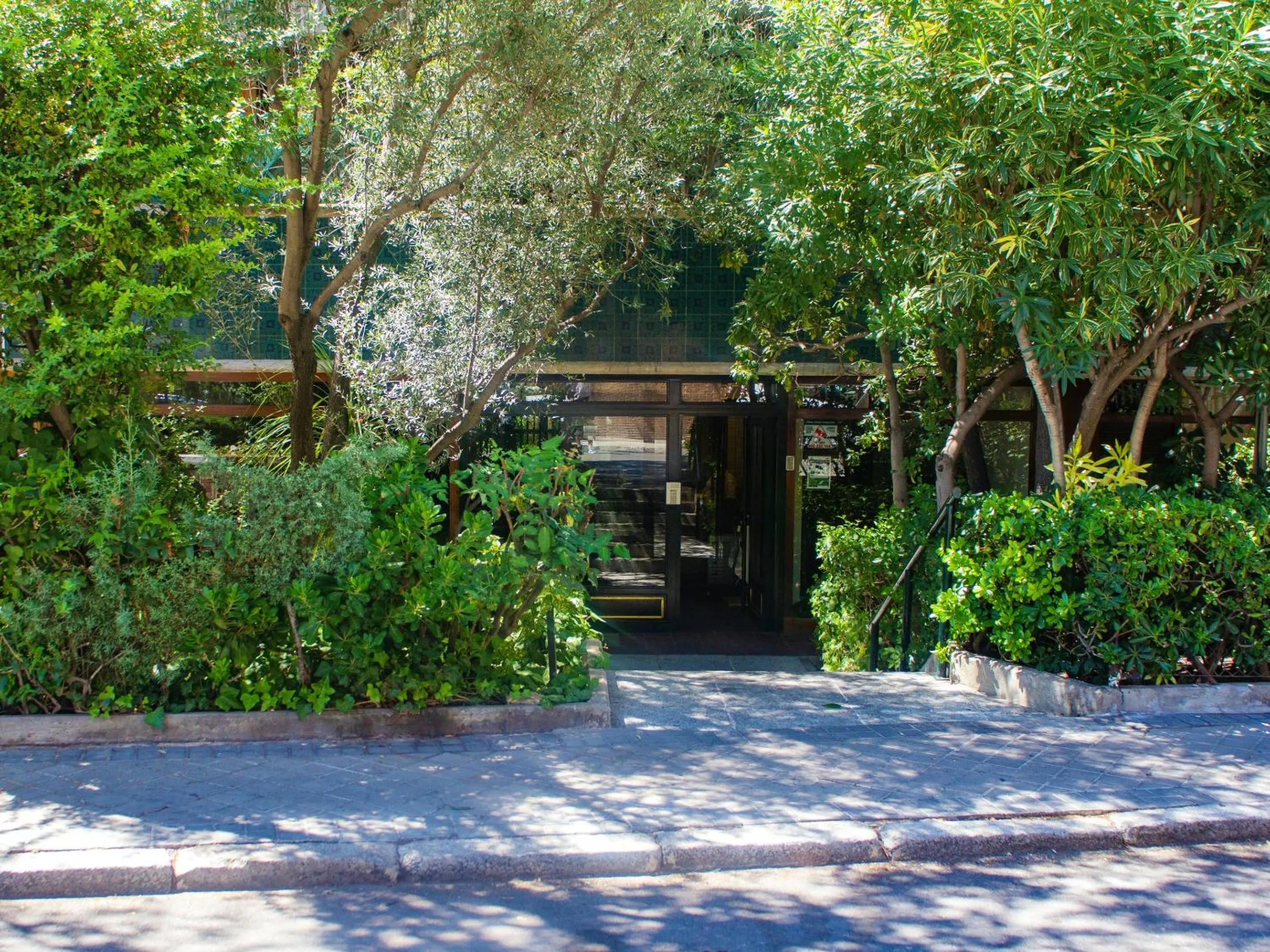 Facade/entrance in Quiet Studio in Madrid - 35 m² with Shared Pool