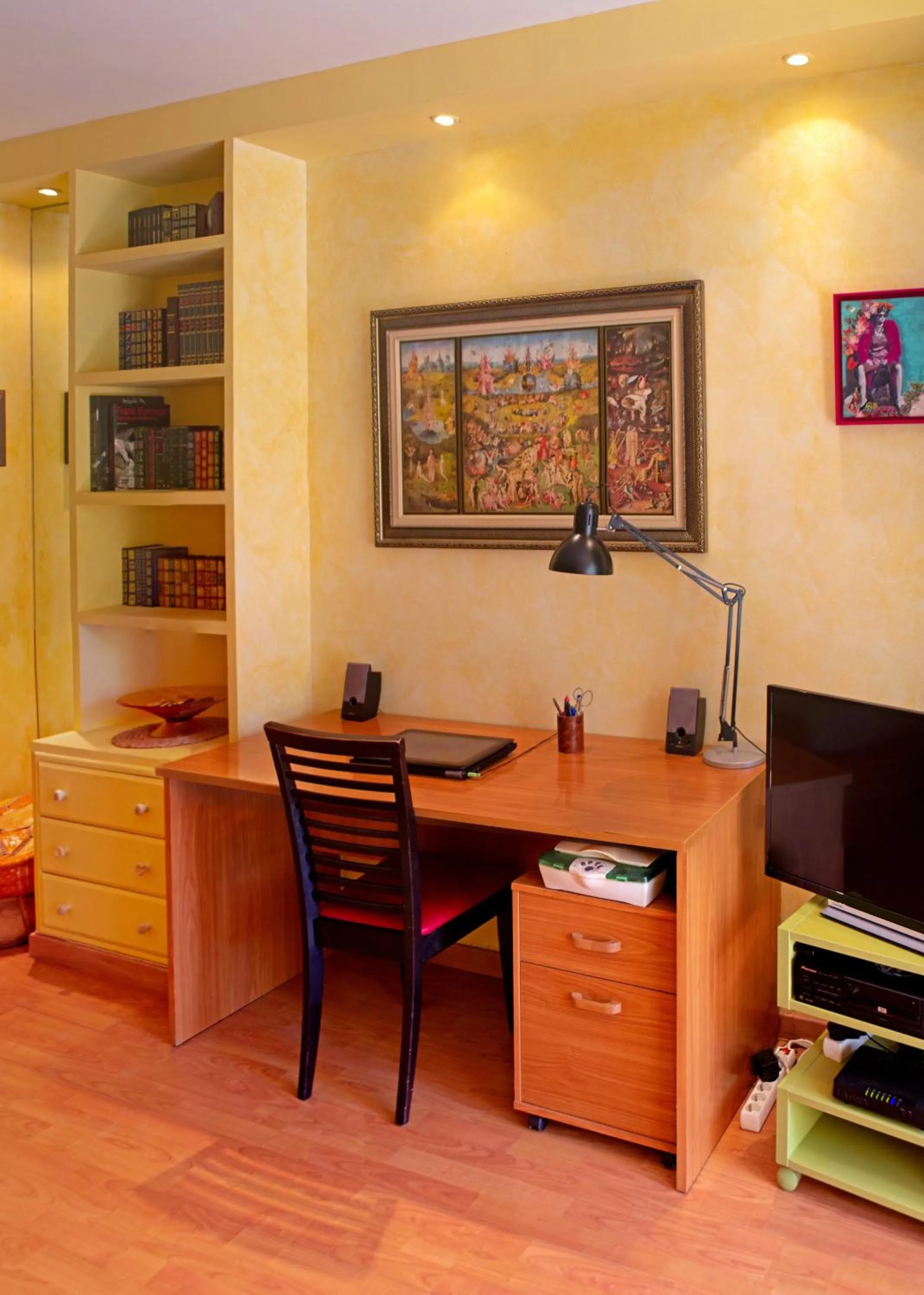 Living room in Quiet Studio in Madrid - 35 m² with Shared Pool