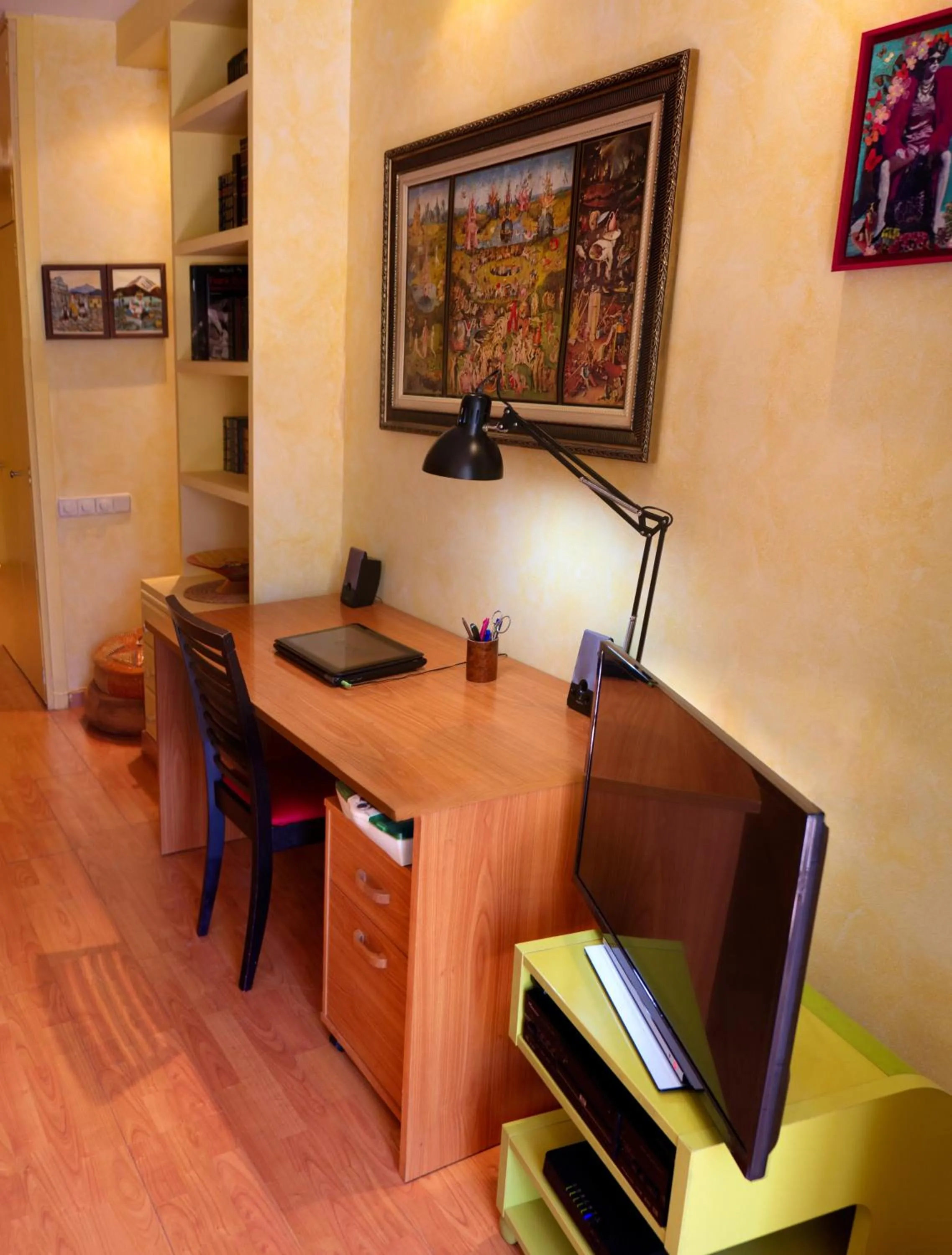 Living room in Quiet Studio in Madrid - 35 m² with Shared Pool