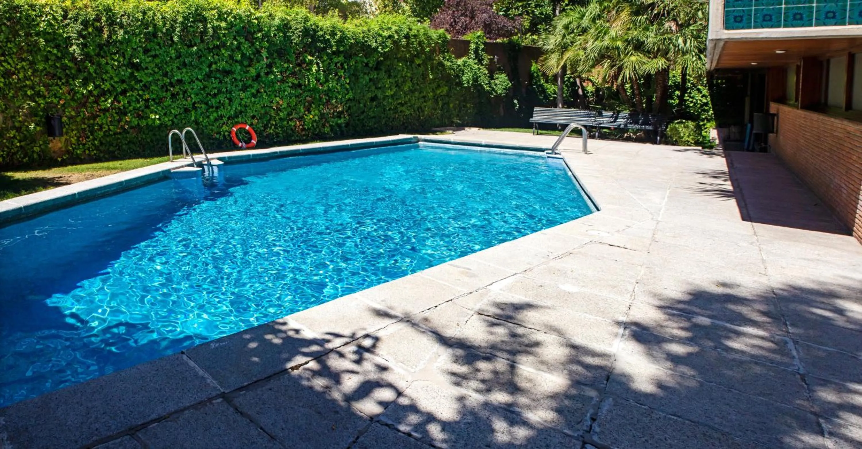 Pool view in Quiet Studio in Madrid - 35 m² with Shared Pool