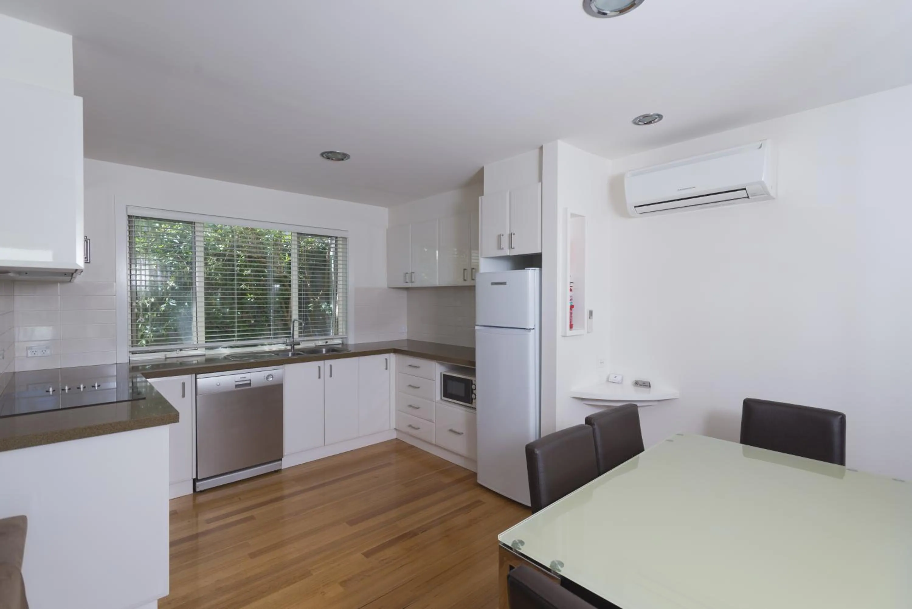 Dining area in Port Campbell Parkview Motel & Apartments