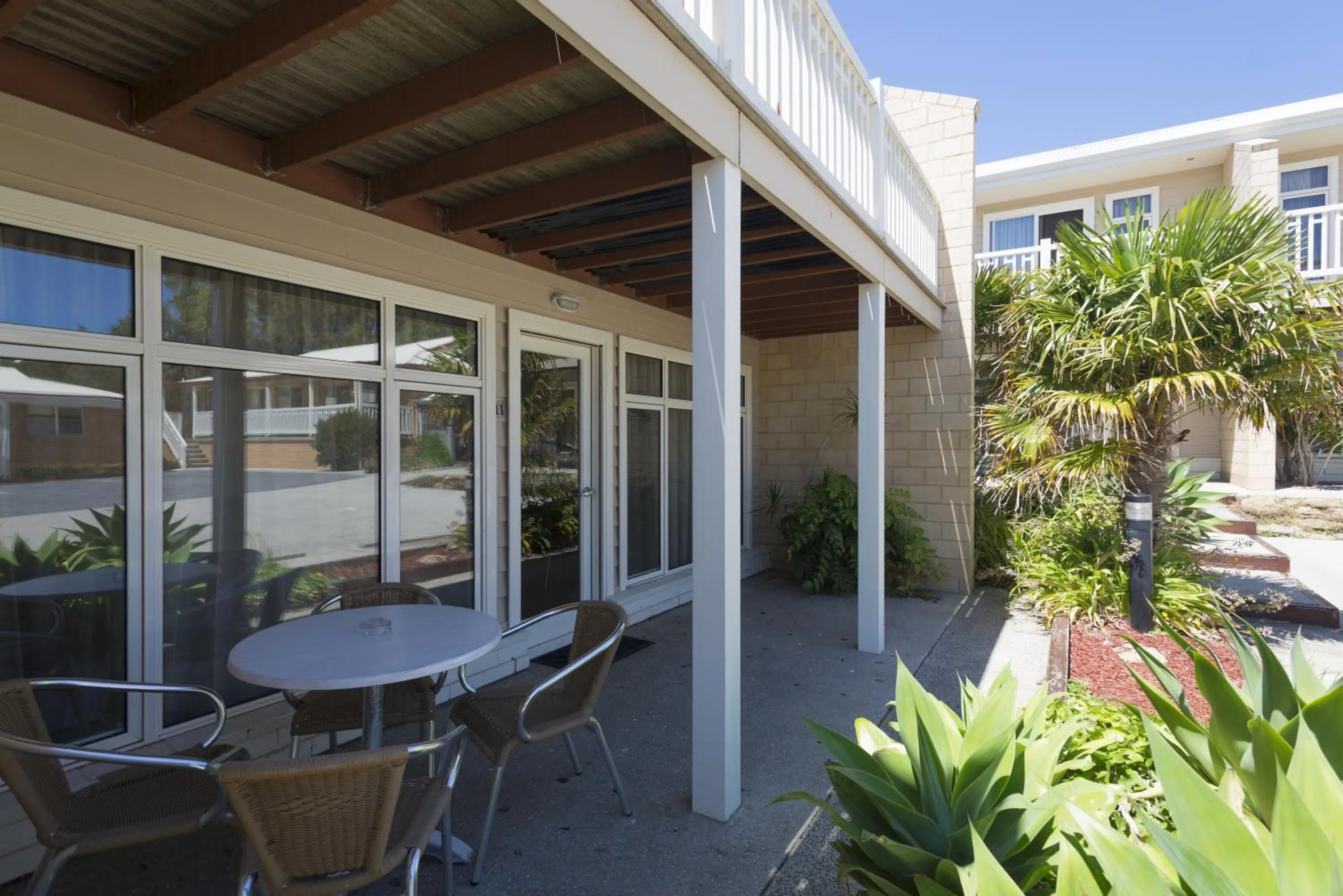 Patio in Port Campbell Parkview Motel & Apartments