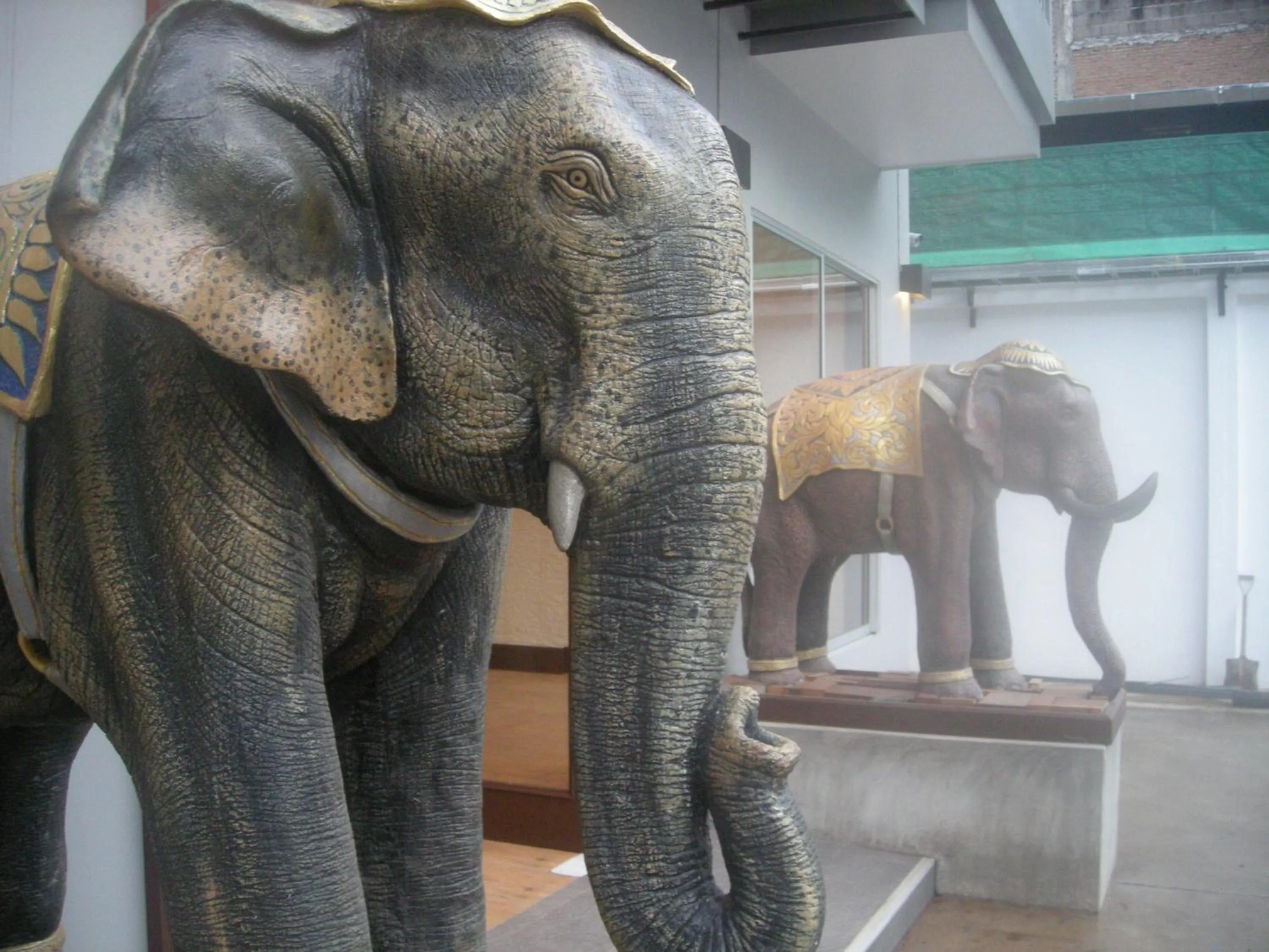 Decorative detail in Mawin Hotel