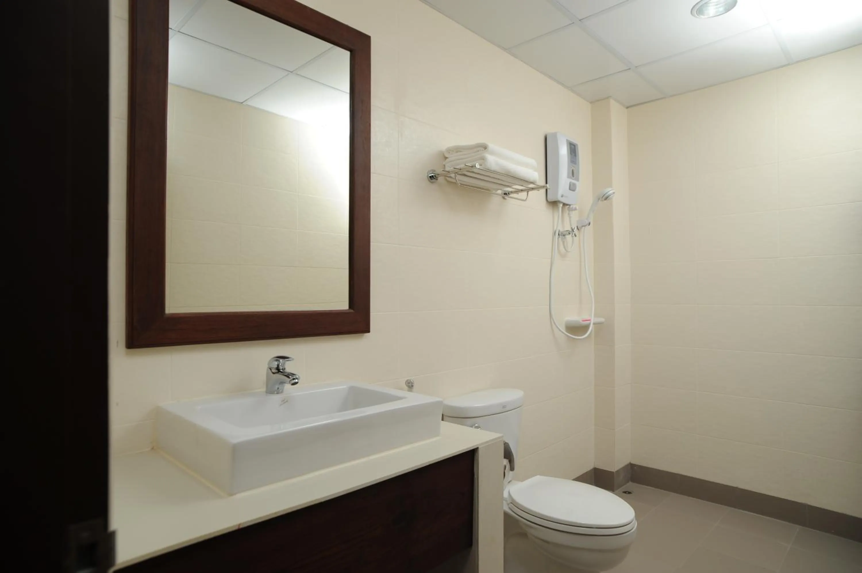 Bathroom in Mawin Hotel