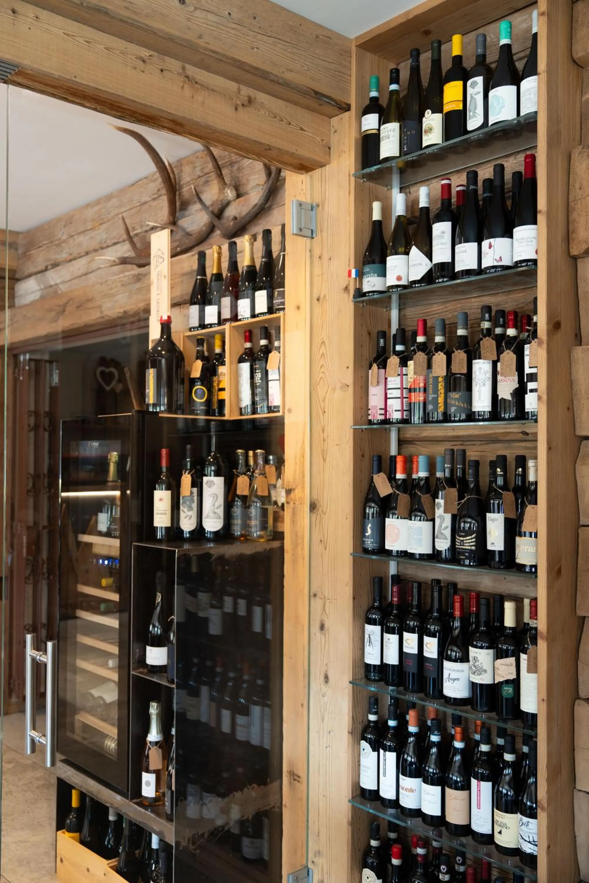 Lounge or bar in Alpen Chalet - Charme Mountain Hotel -