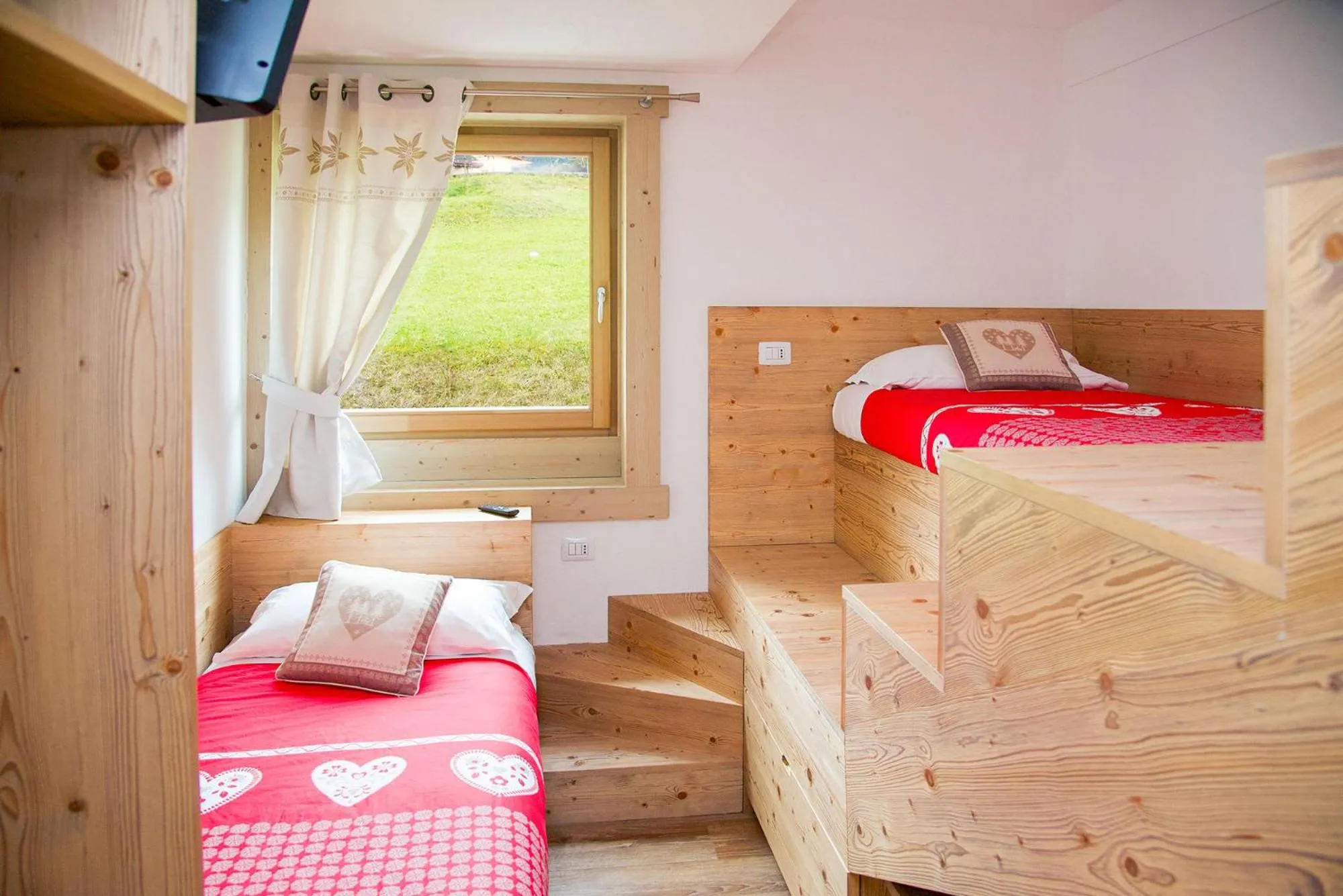 Photo of the whole room, Bed in Alpen Chalet - Charme Mountain Hotel -