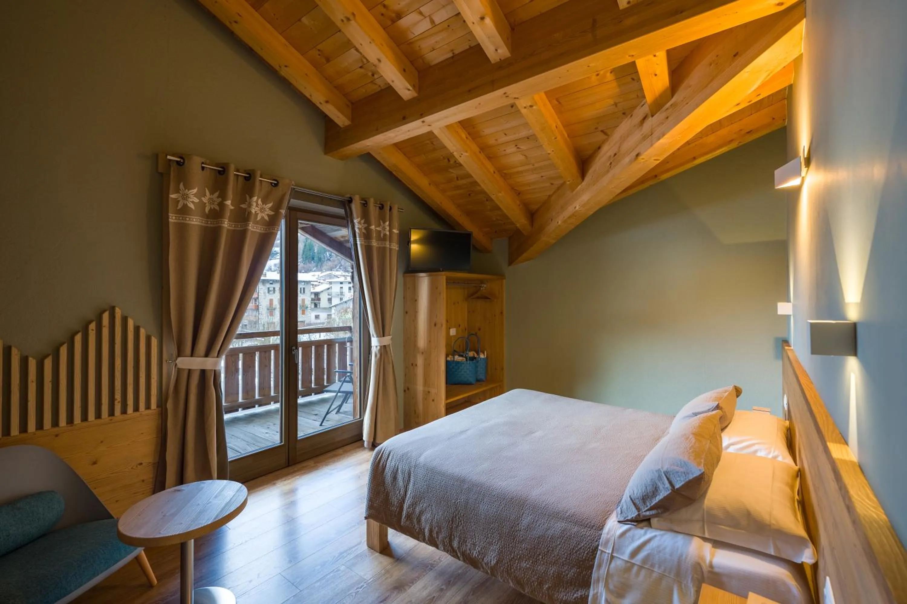 Bedroom, Bed in Alpen Chalet - Charme Mountain Hotel -