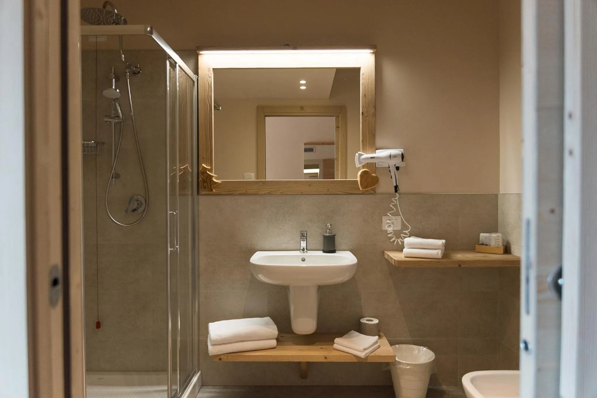 Shower in Alpen Chalet - Charme Mountain Hotel -