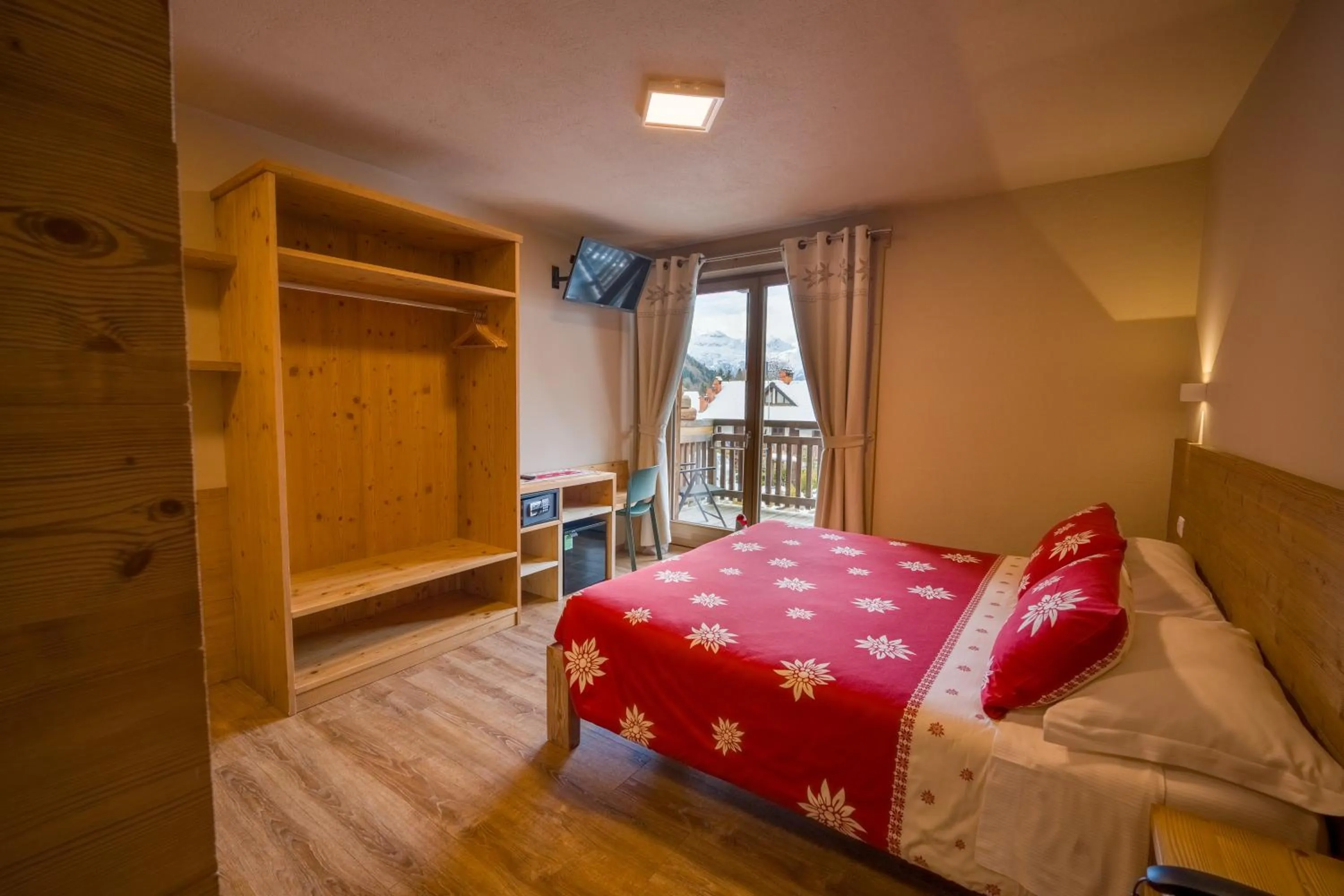 Bedroom, Bed in Alpen Chalet - Charme Mountain Hotel -
