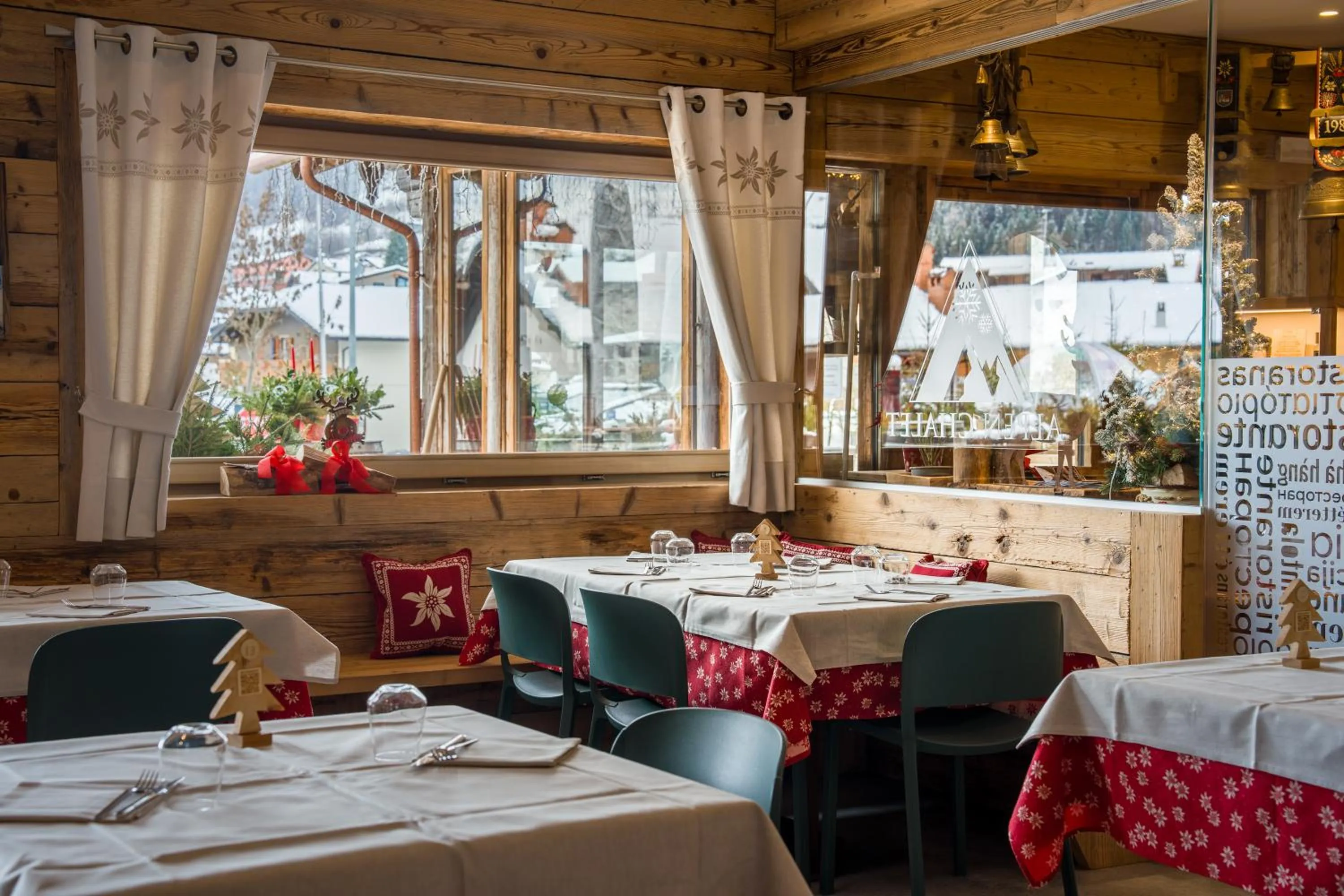 Restaurant/places to eat in Alpen Chalet - Charme Mountain Hotel -