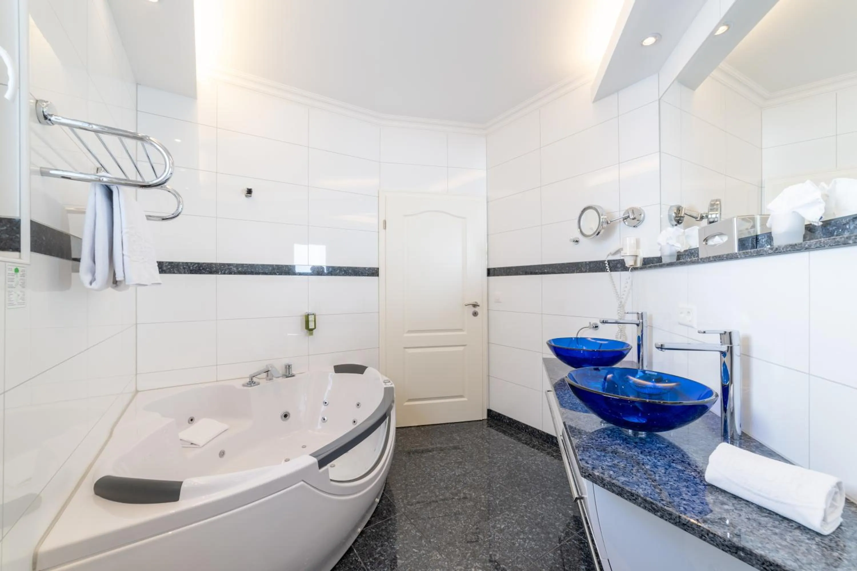 Suite - partially with balcony in Turmhotel Victoria Davos