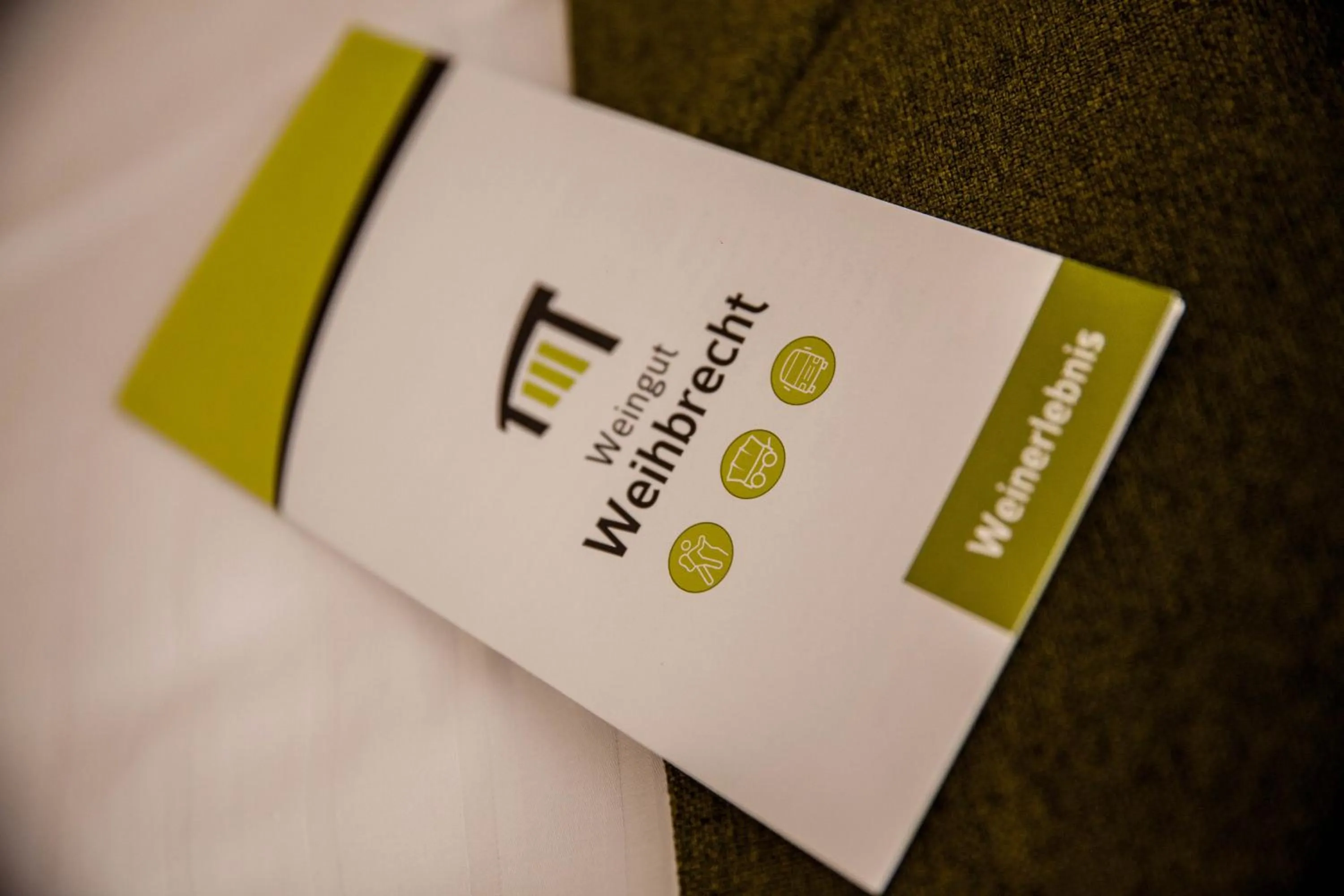 Logo/Certificate/Sign in Wein & Bett Weihbrecht