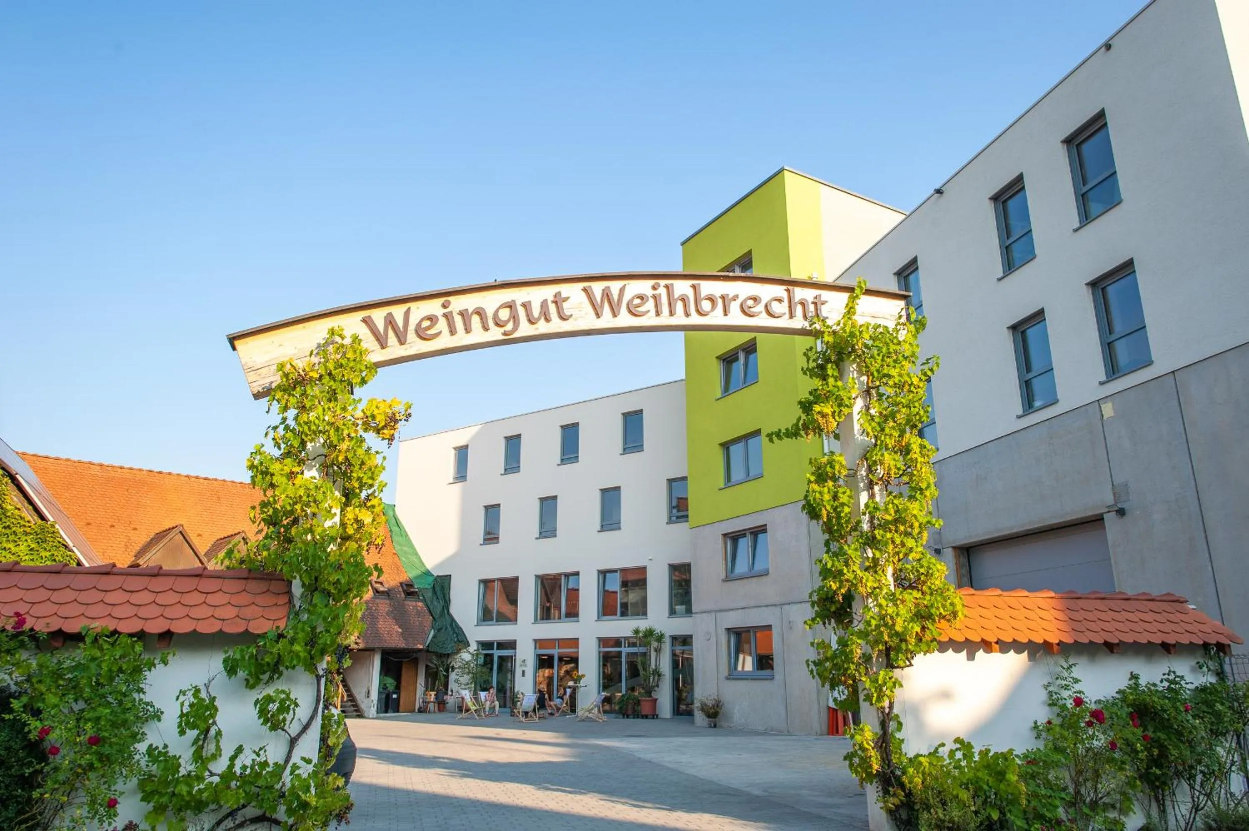Property building in Wein & Bett Weihbrecht