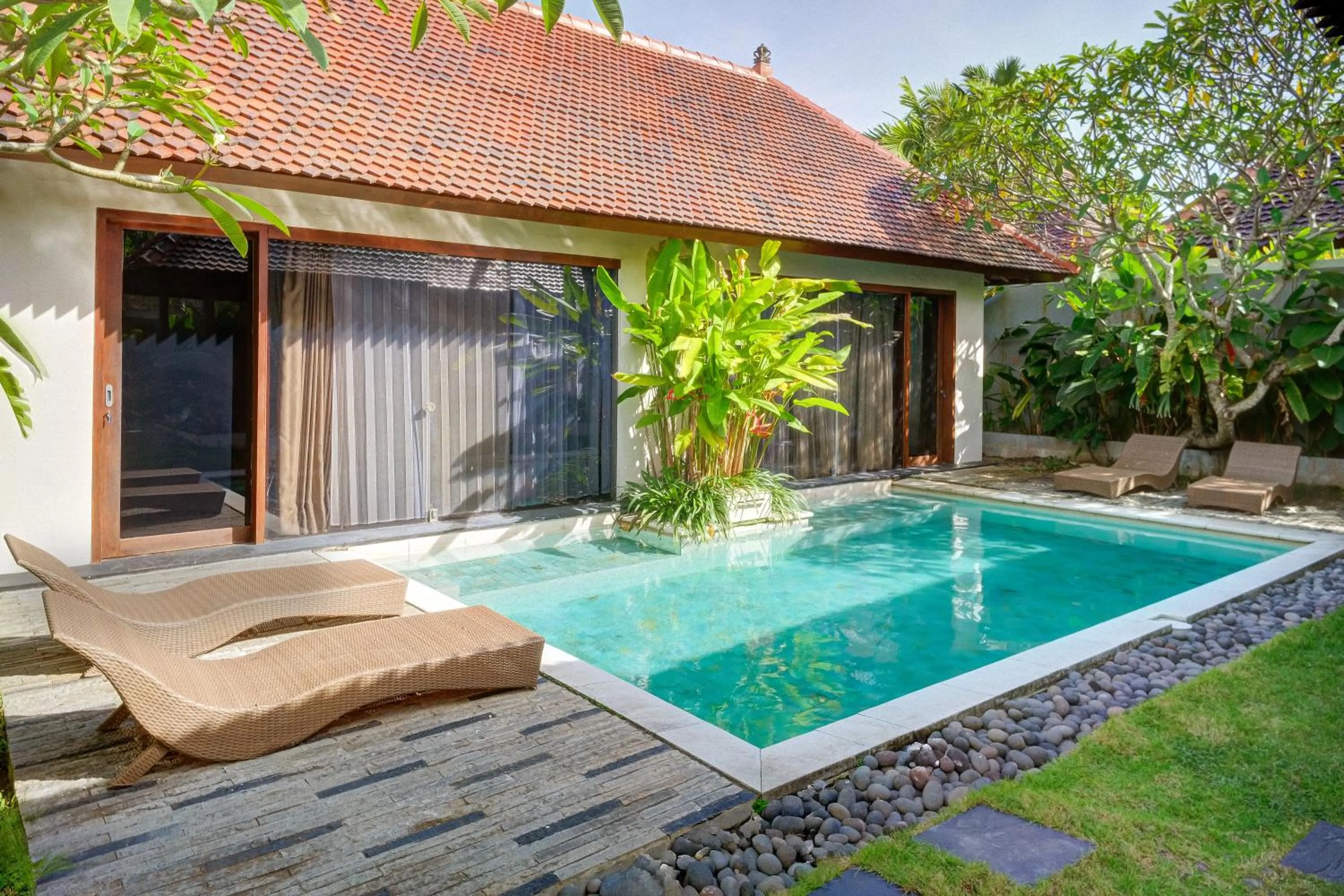 Pool view in Avery Le Nixsun Villas Ungasan with Free access to Gym center by Waringin Hospitality