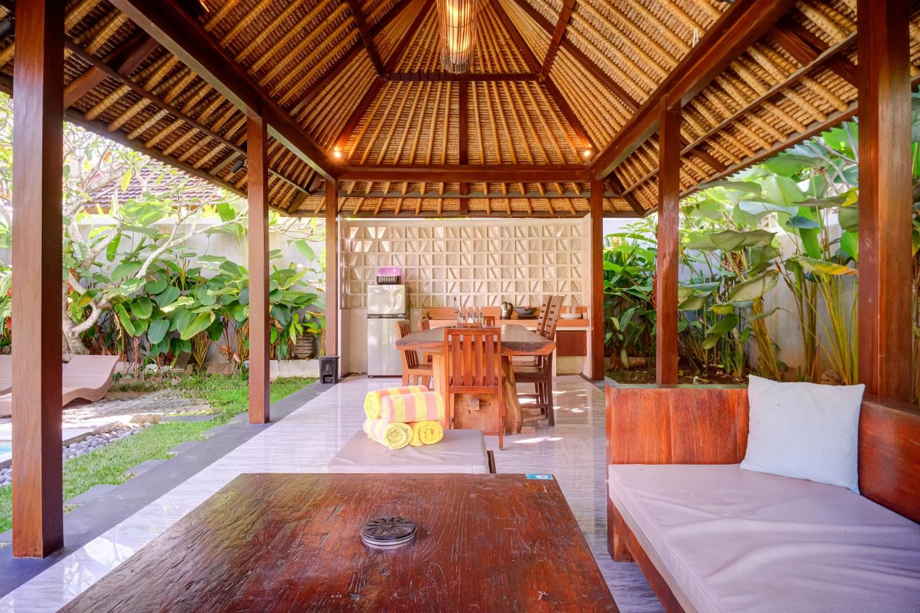 Kitchen or kitchenette in Avery Le Nixsun Villas Ungasan with Free access to Gym center by Waringin Hospitality