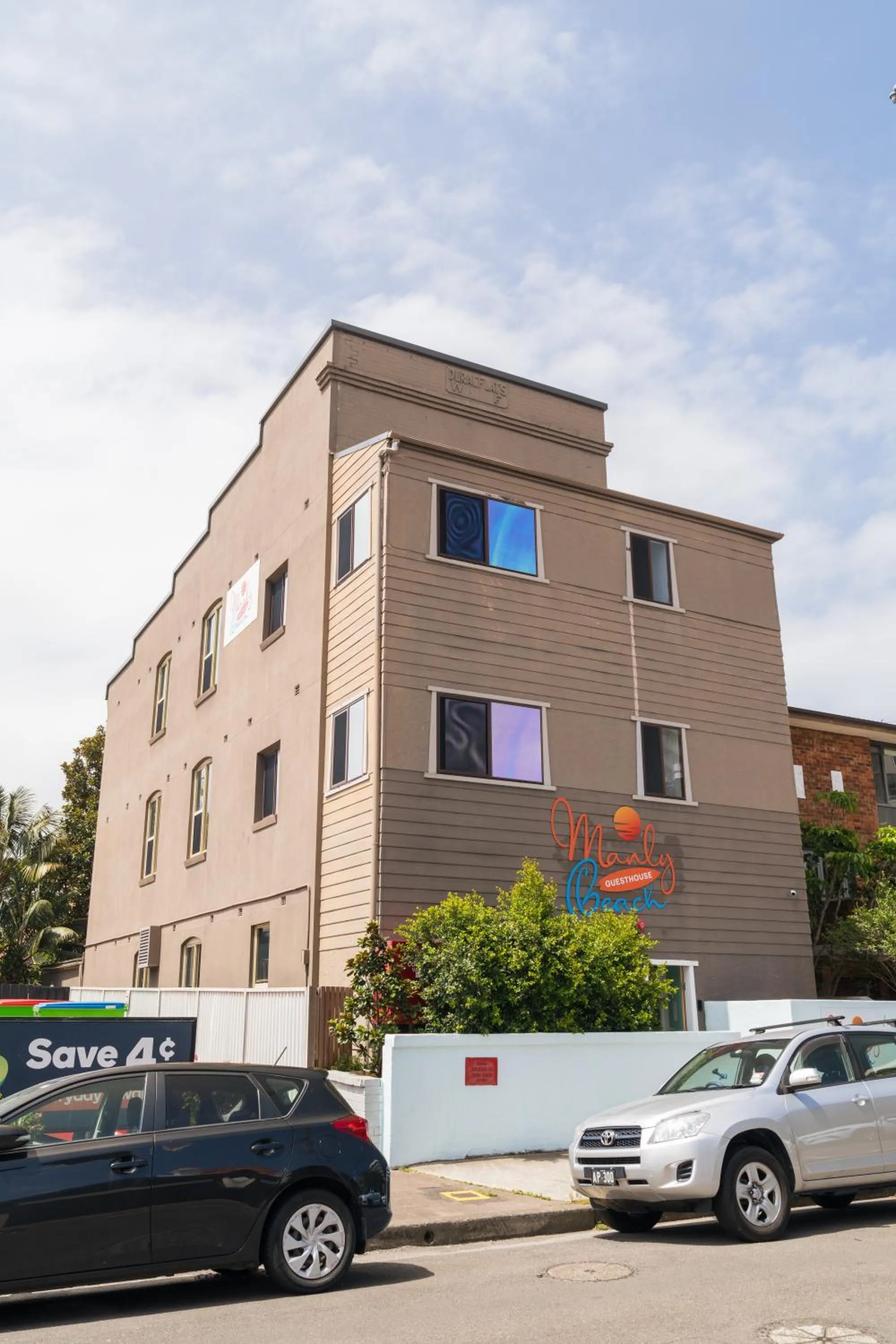 Property building in Manly Beach Guesthouse