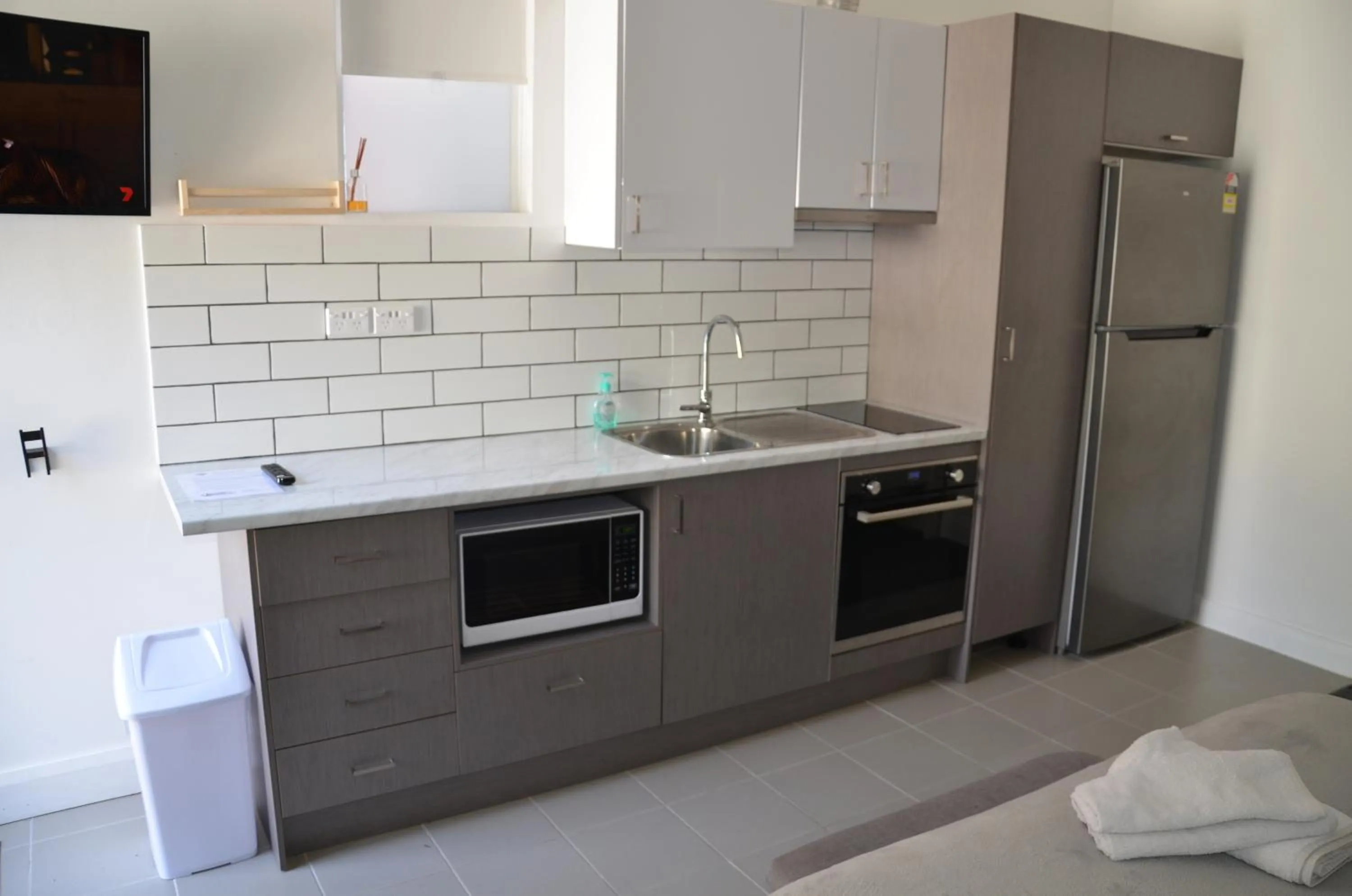 Kitchen or kitchenette in Manly Beach Guesthouse
