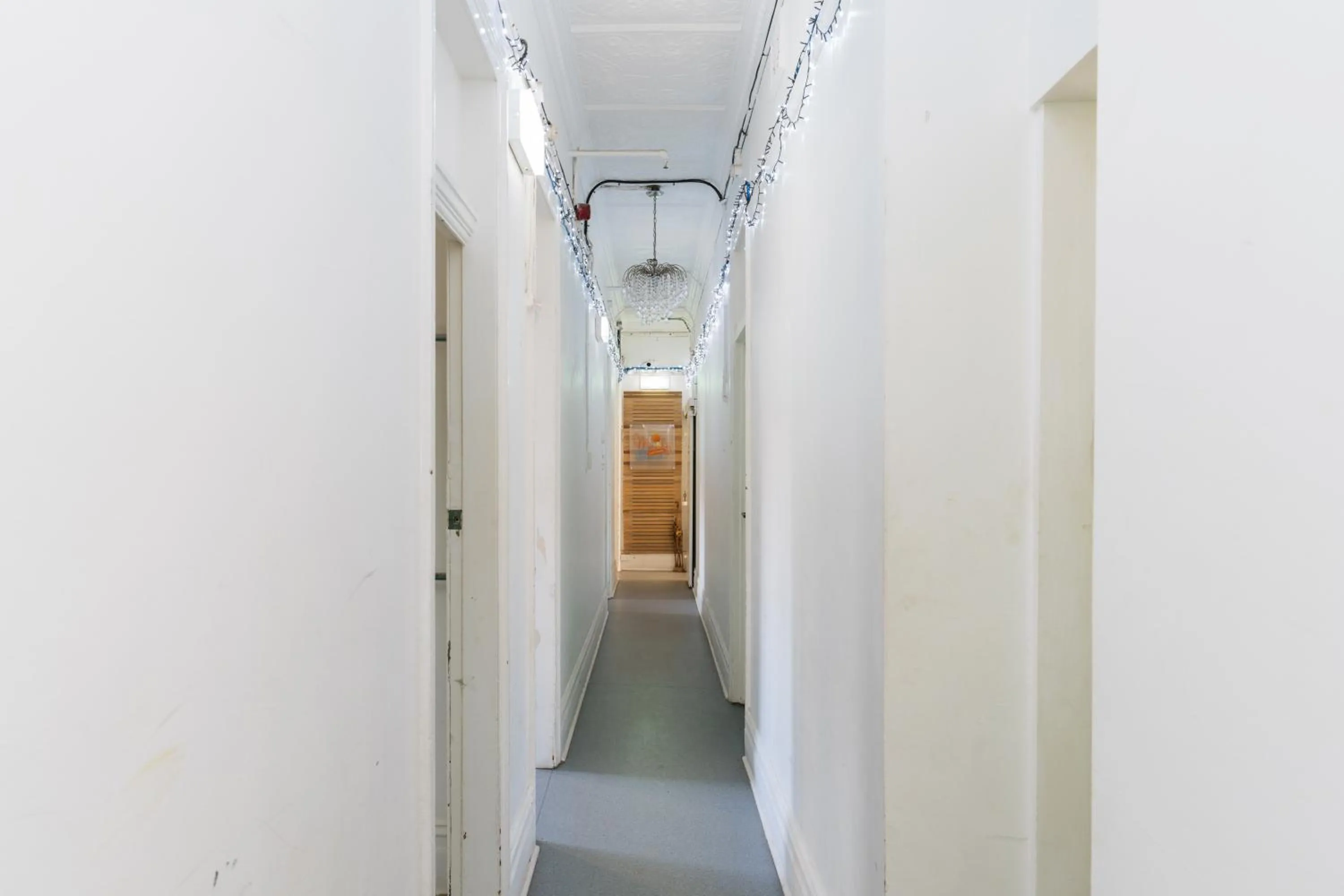 Property building in Manly Beach Guesthouse