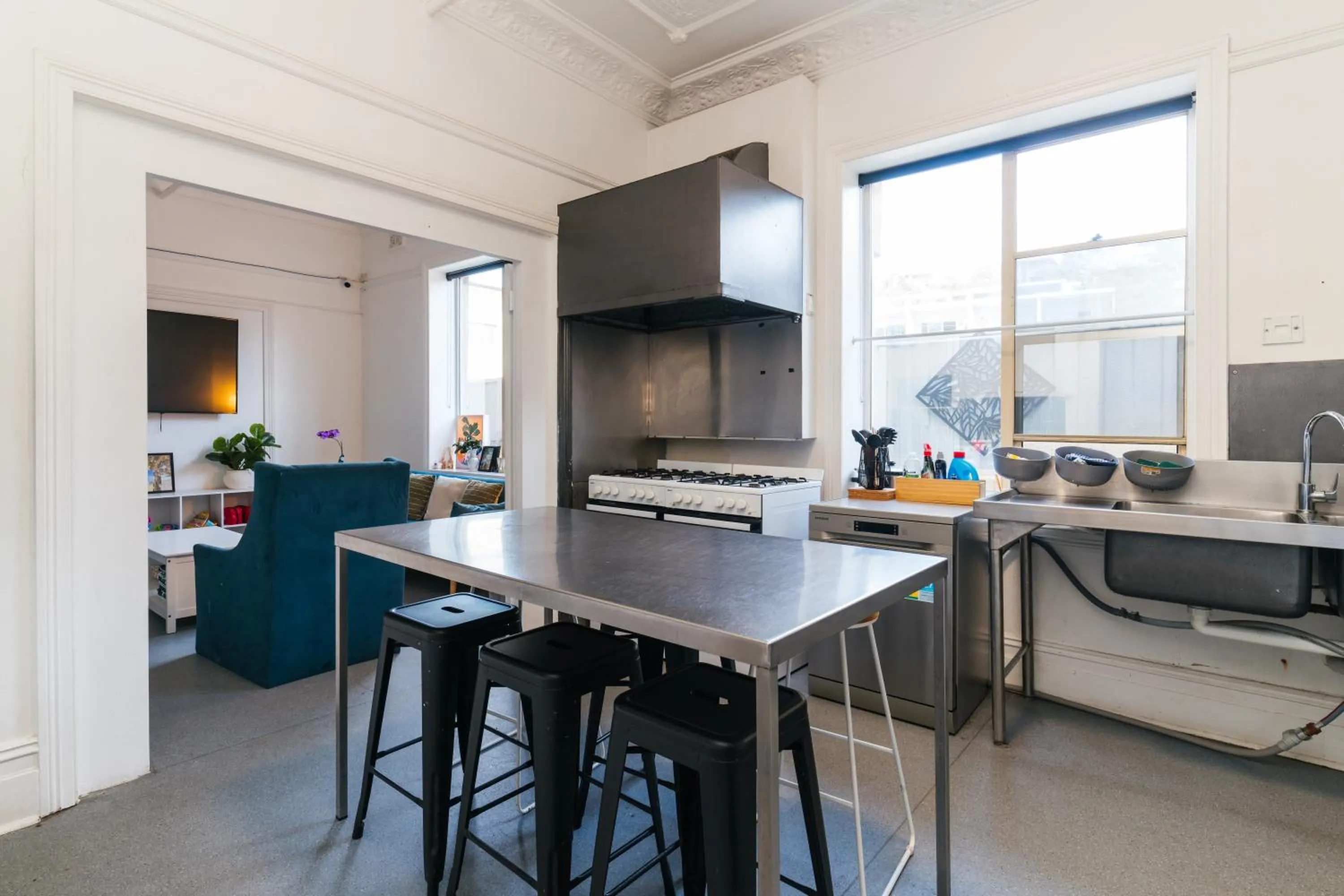 Kitchen or kitchenette in Manly Beach Guesthouse