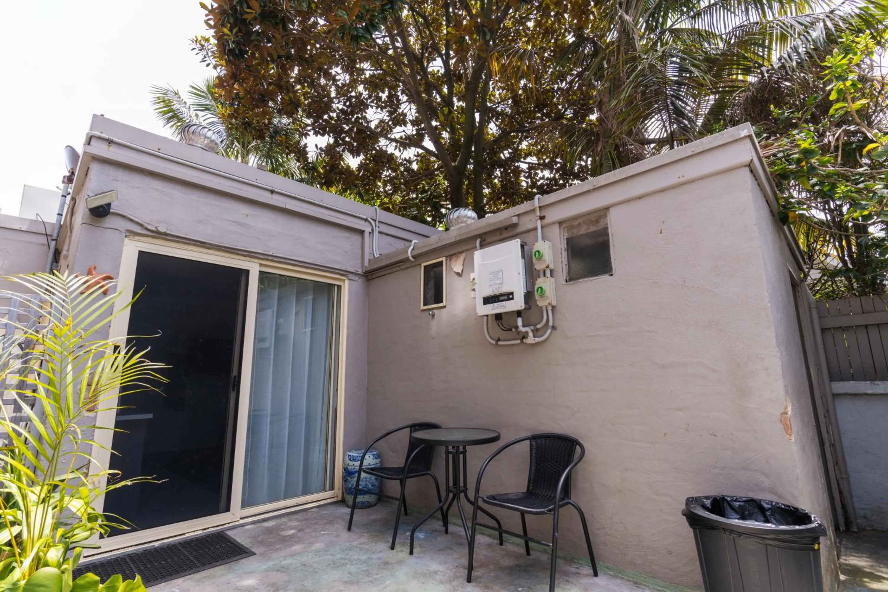 Property building in Manly Beach Guesthouse